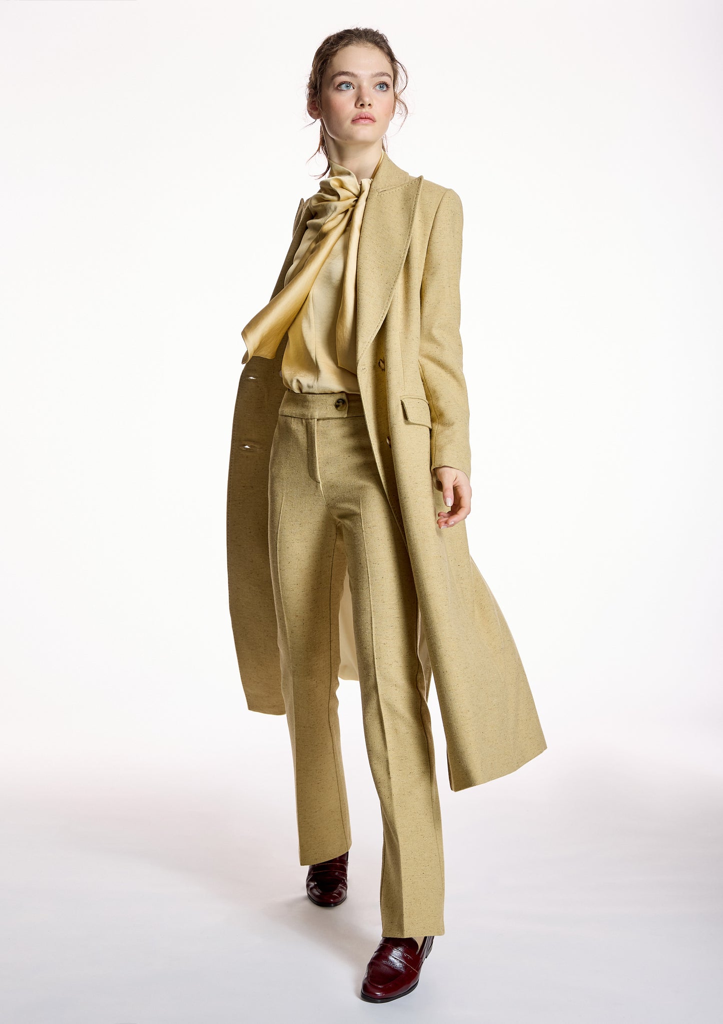 Blusa ALBA CONDE amarilla con lazada