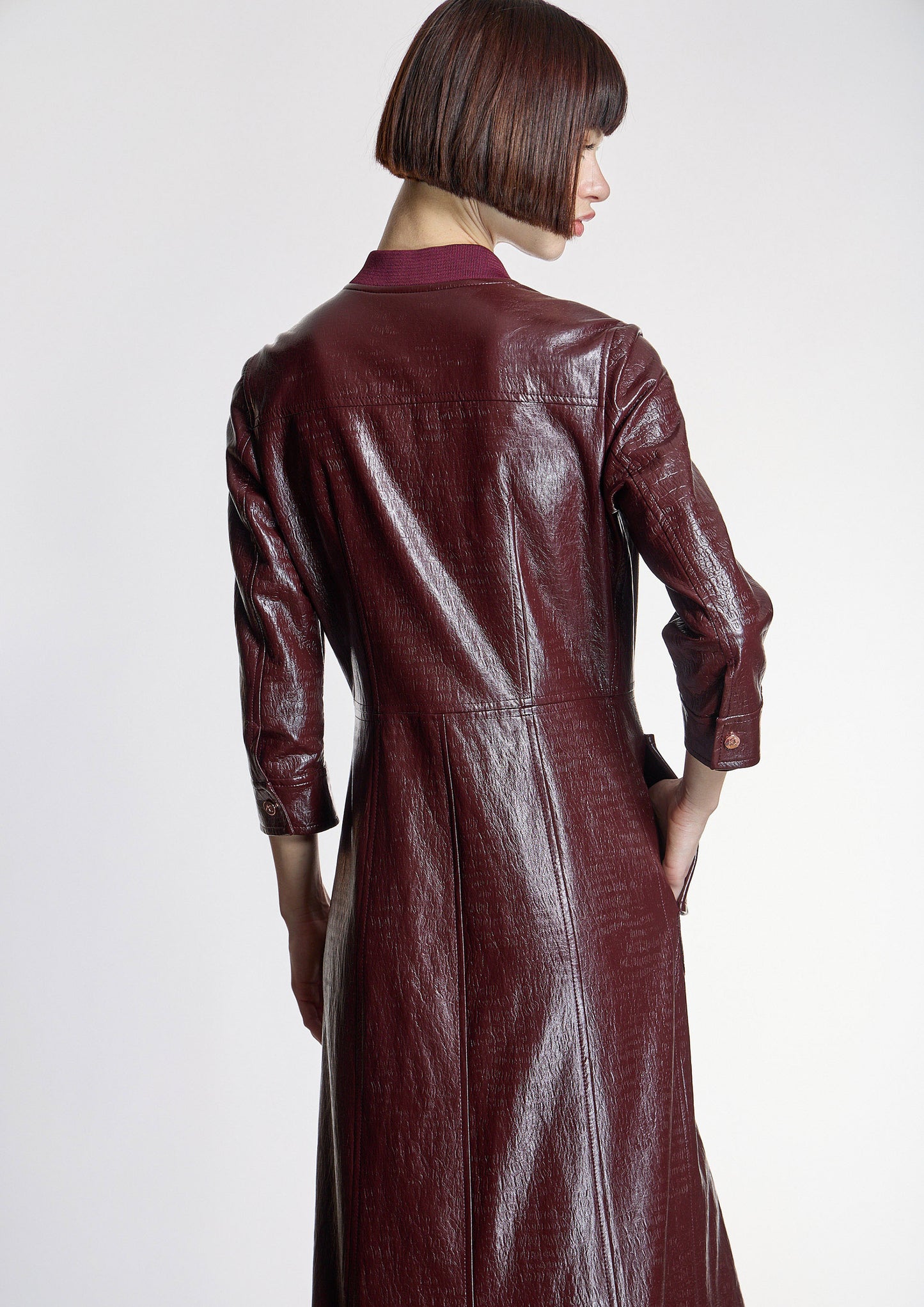 Vestido ALBA CONDE entallado burdeos