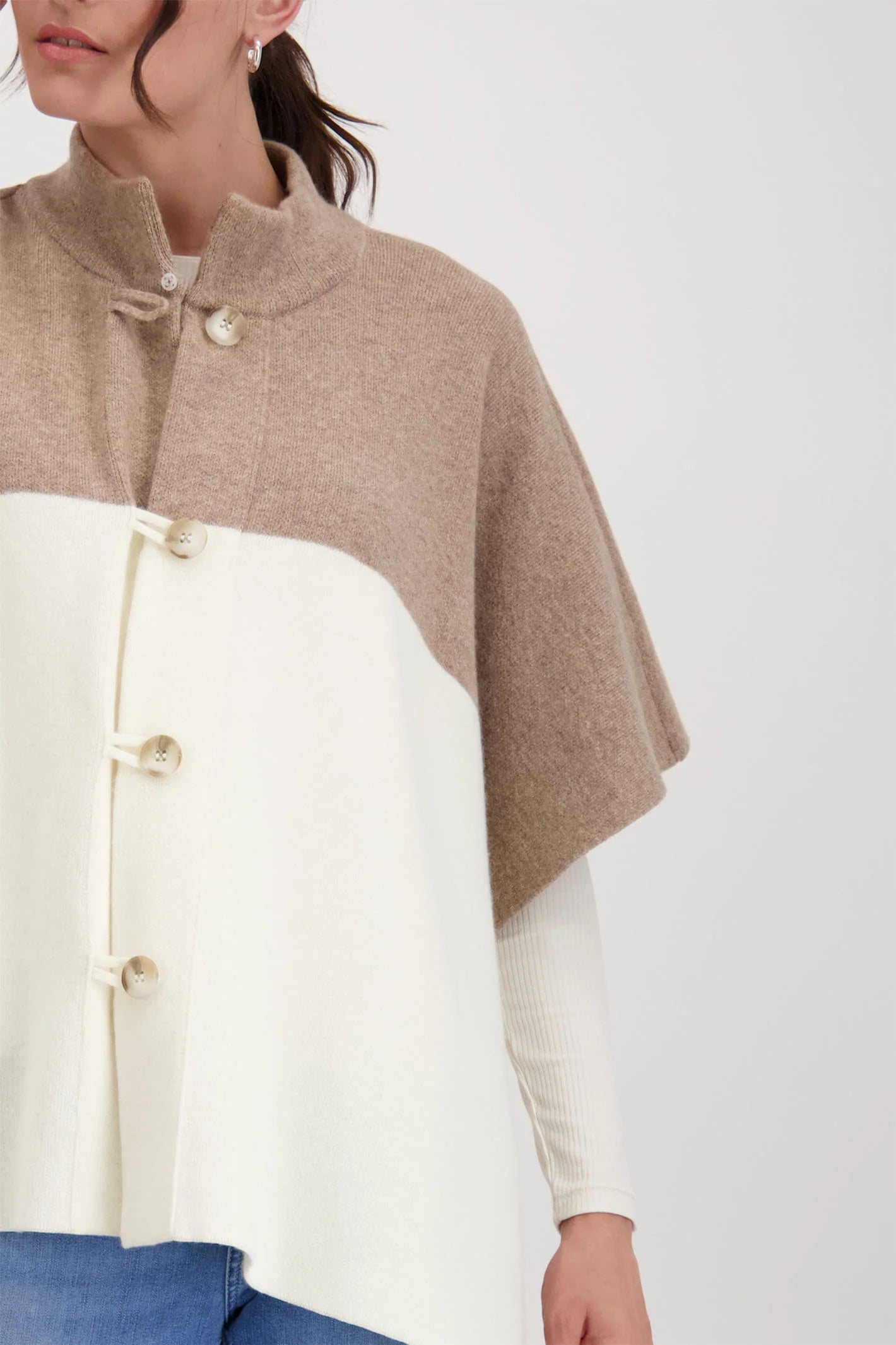 Capa MONARI de punto bicolor