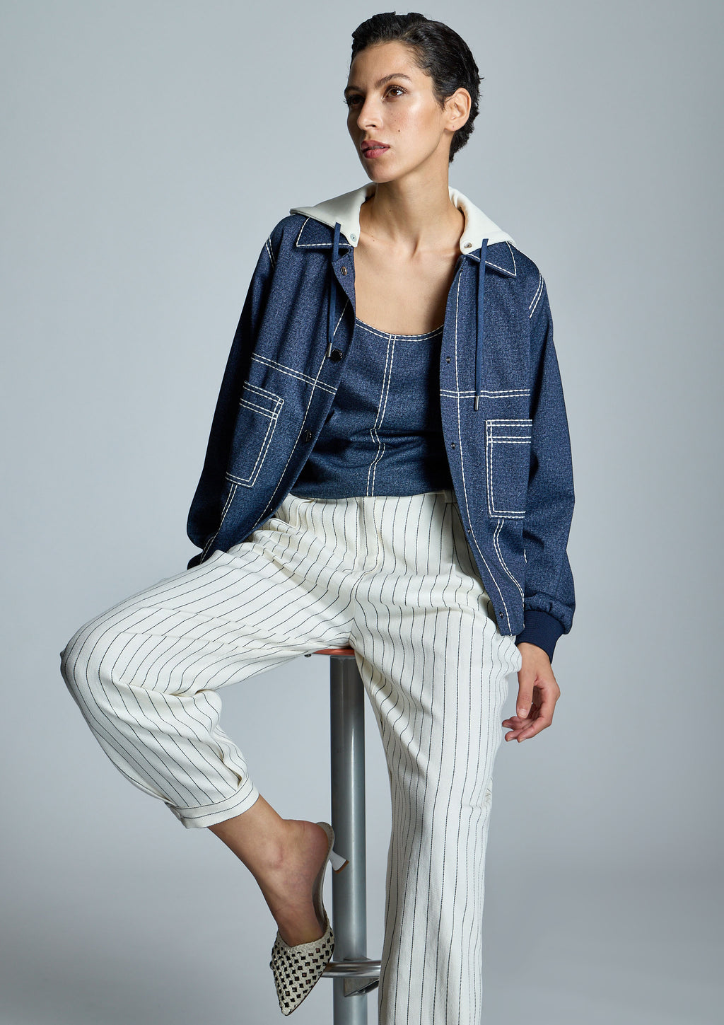 Chaqueta ALBA CONDE azul con pespuntes