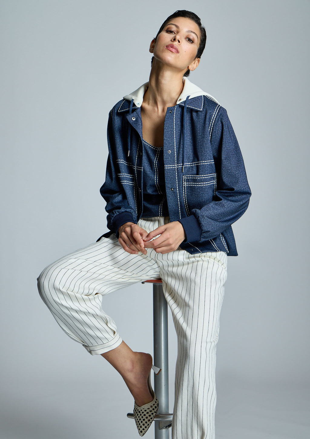 Chaqueta ALBA CONDE azul con pespuntes