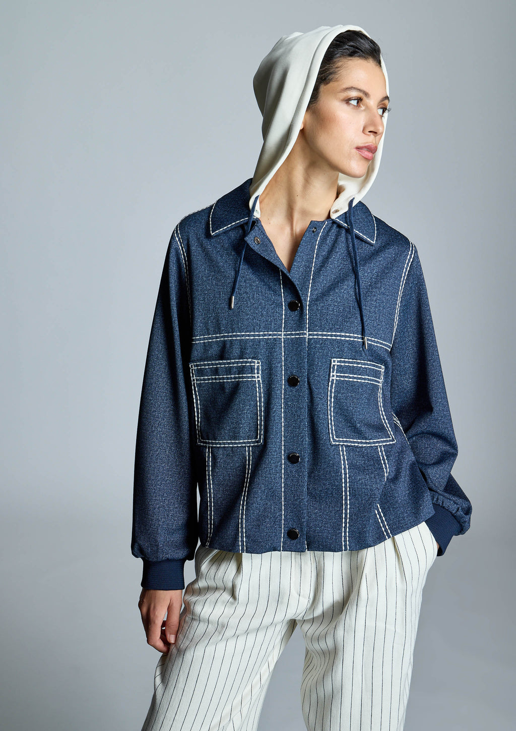 Chaqueta ALBA CONDE azul con pespuntes