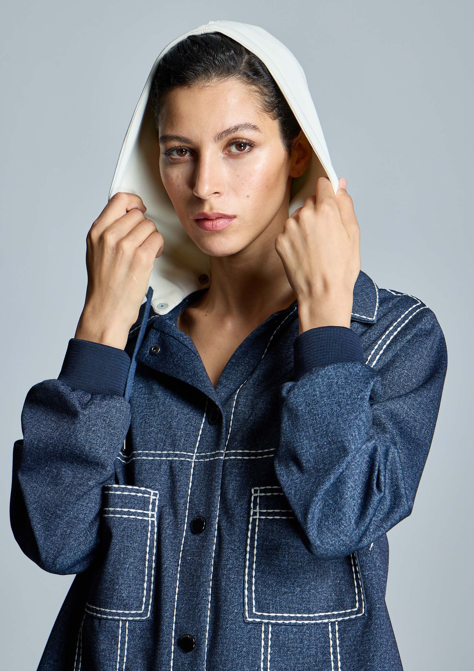 Chaqueta ALBA CONDE azul con pespuntes