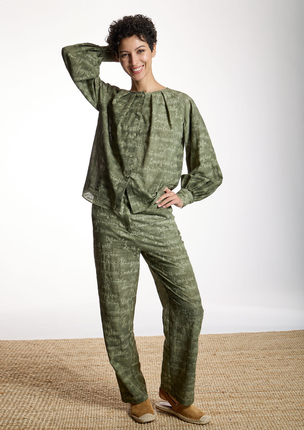 Blusa ALBA CONDE con texto bordado