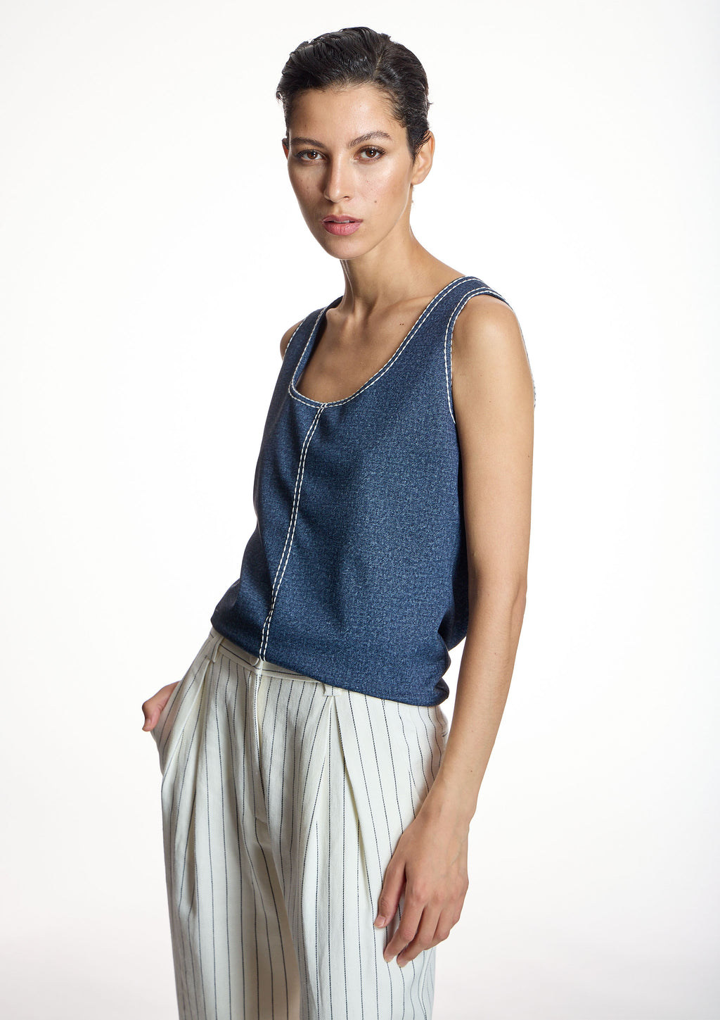 Top ALBA CONDE marino detalle pespuntes