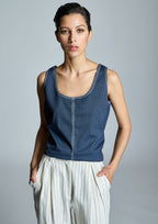 Top ALBA CONDE marino detalle pespuntes