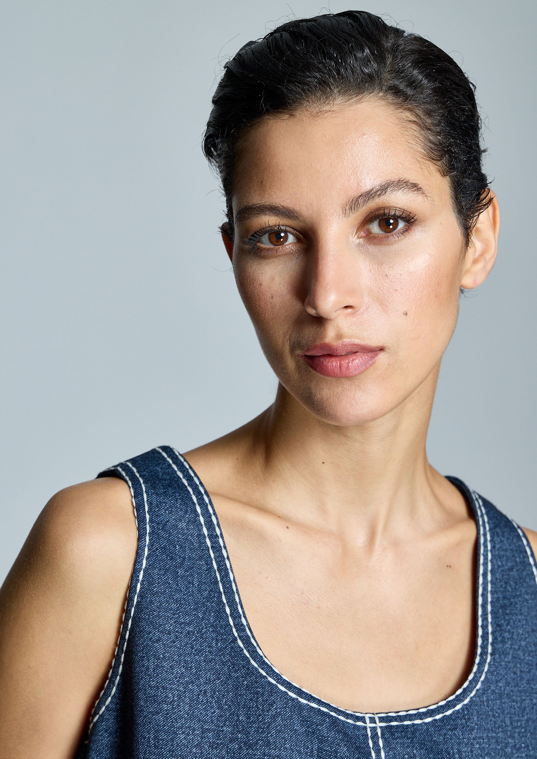 Top ALBA CONDE marino detalle pespuntes