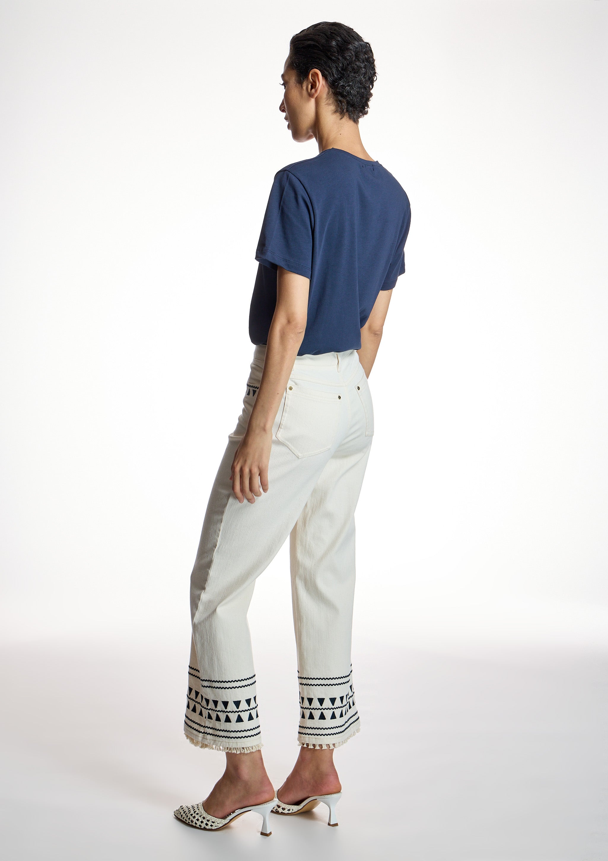 Pantalón ALBA CONDE crudo bordado