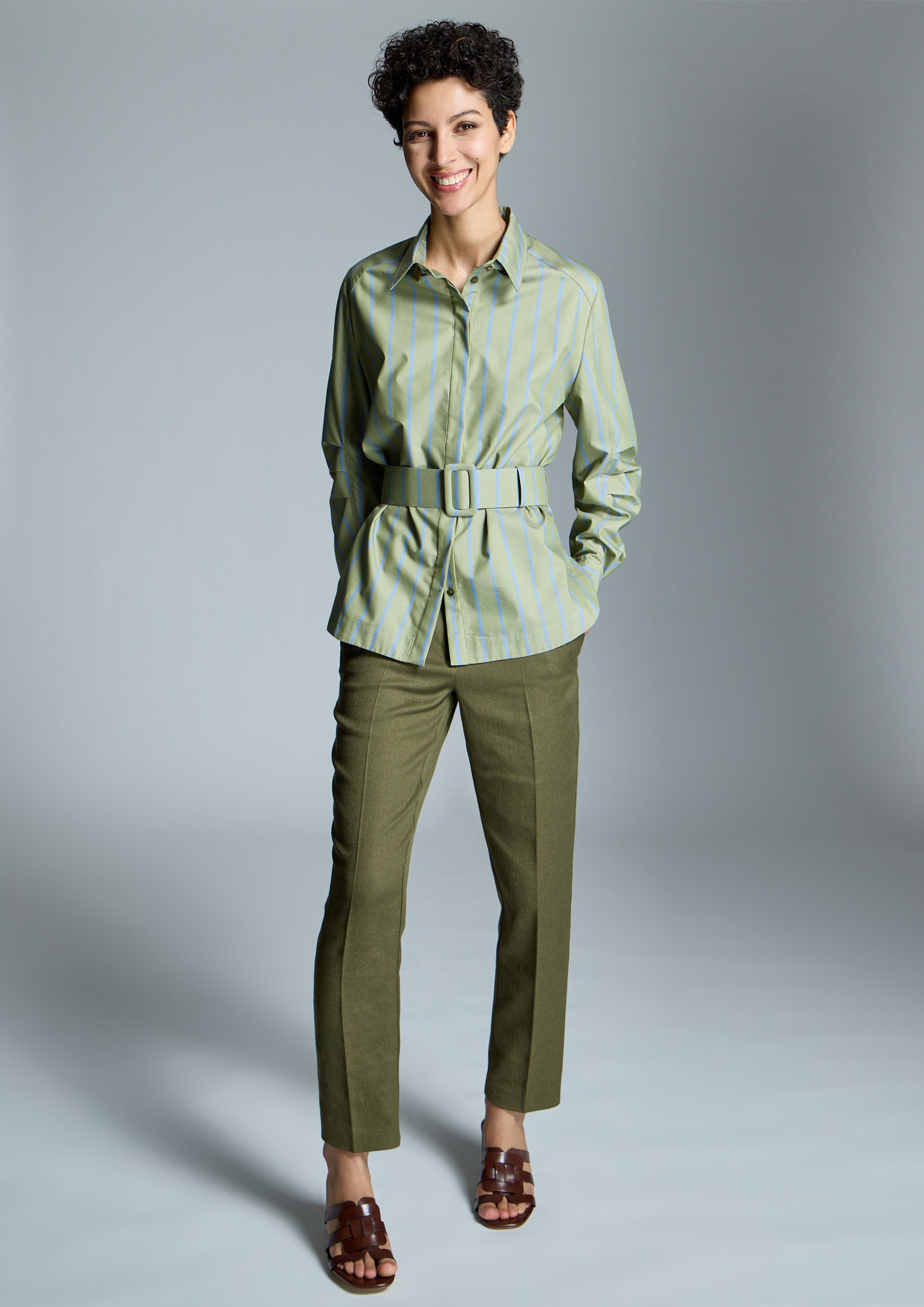 Pantalón ALBA CONDE básico verde kaki