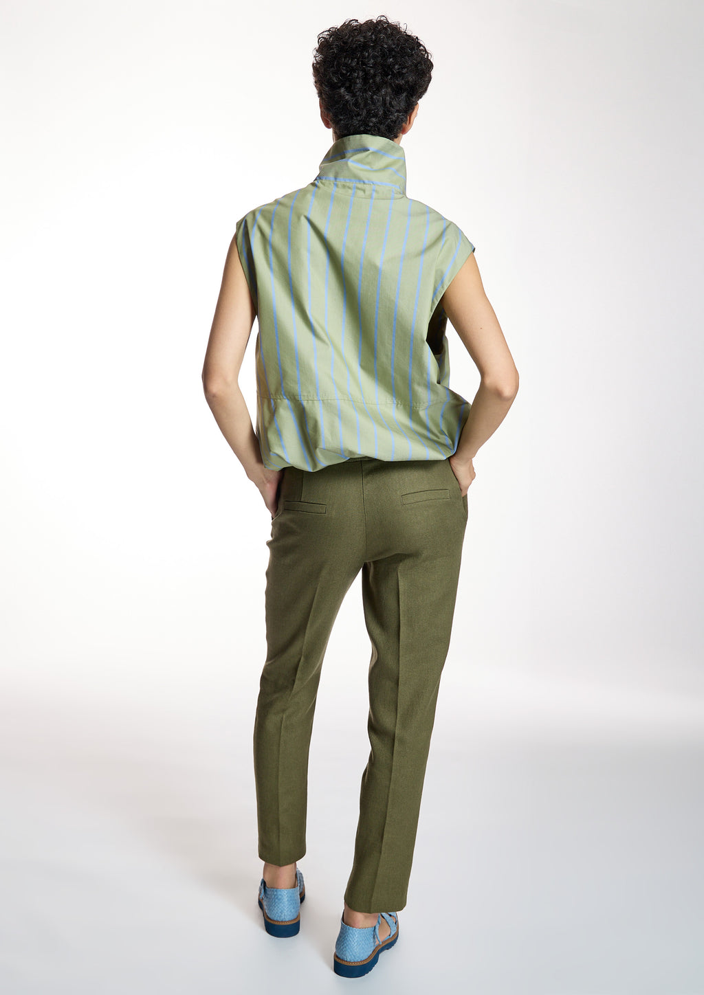 Pantalón ALBA CONDE básico verde kaki