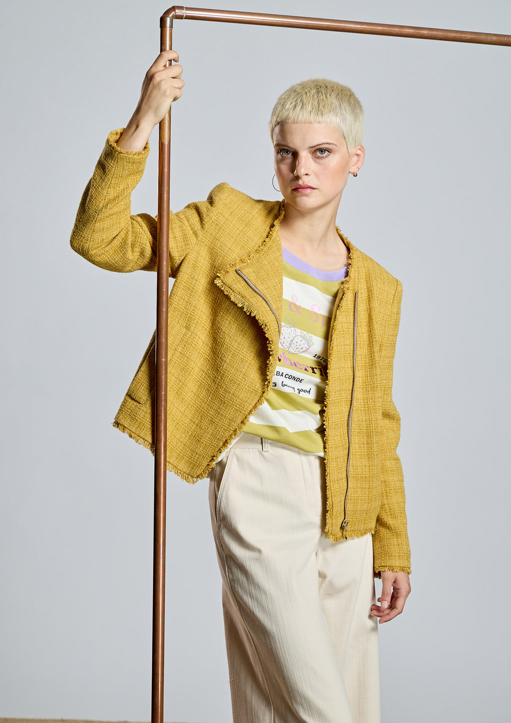 Chaqueta ALBA CONDE corta mostaza