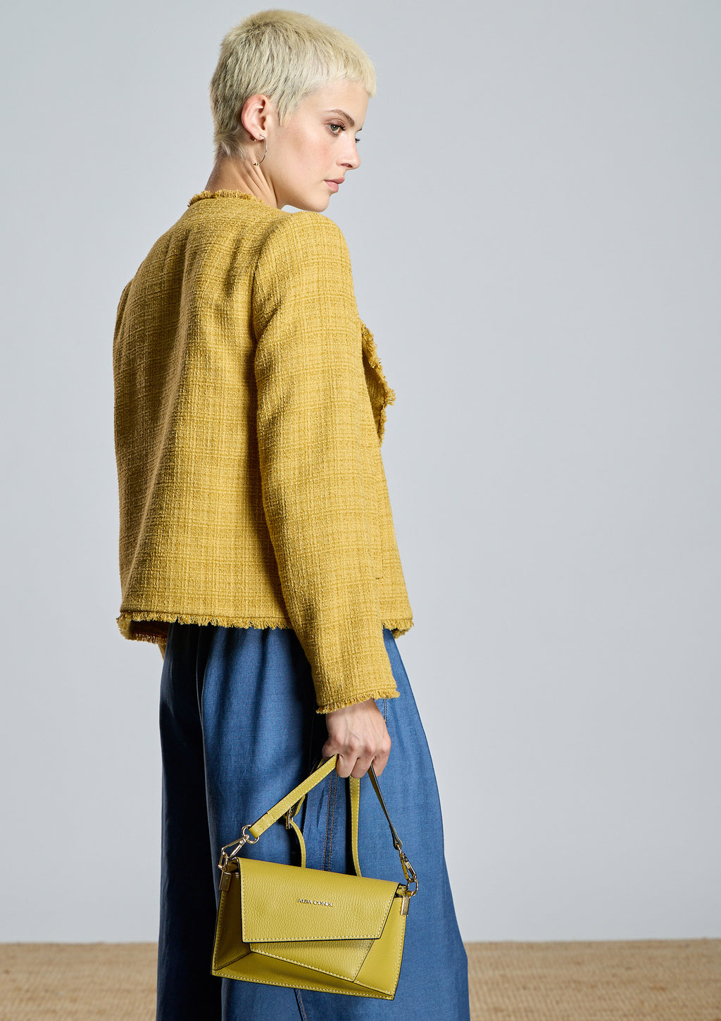 Chaqueta ALBA CONDE corta mostaza