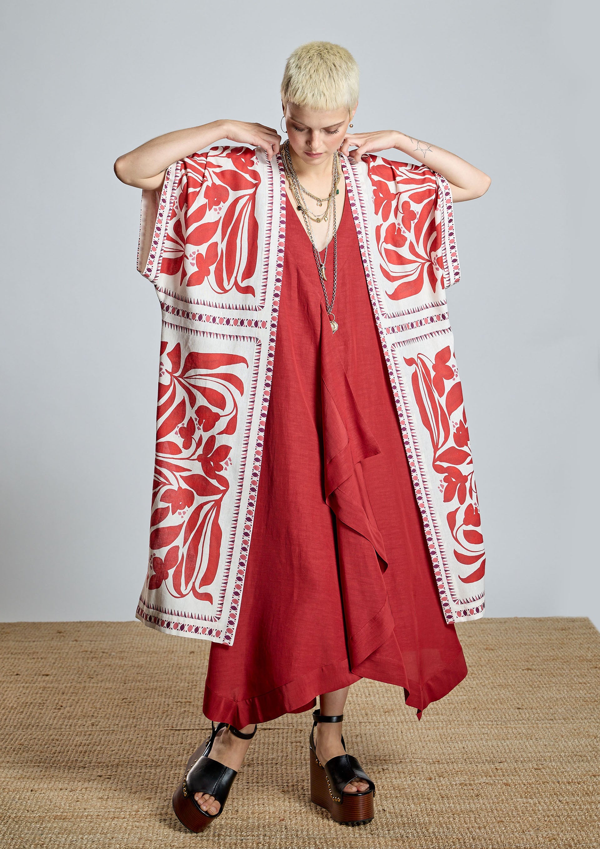 Kimono ALBA CONDE estampado étnico rojo