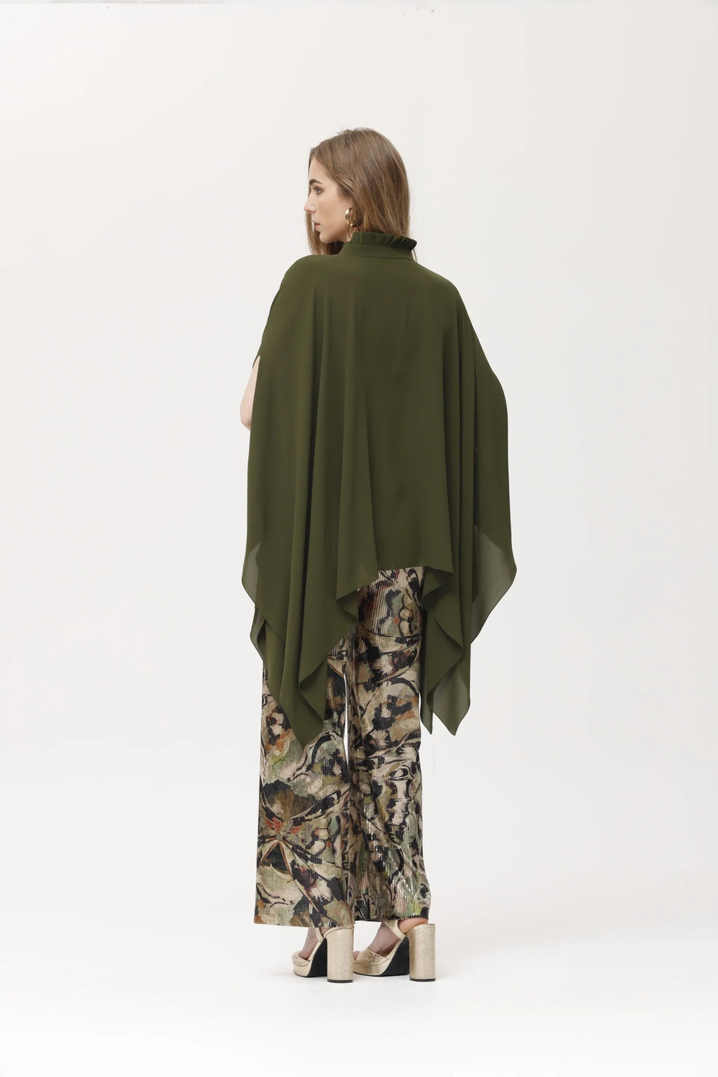 Capa OKY en gasa color musgo