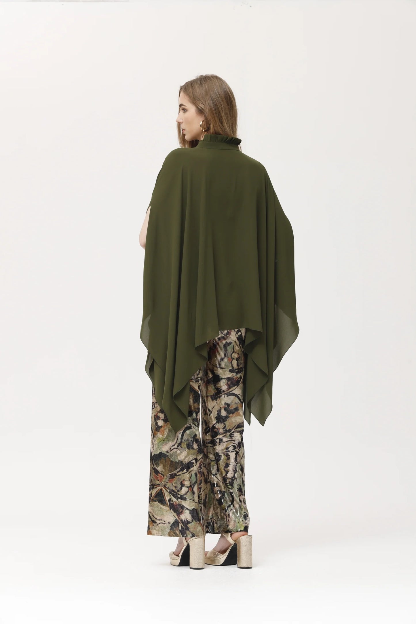 Capa OKY en gasa color musgo