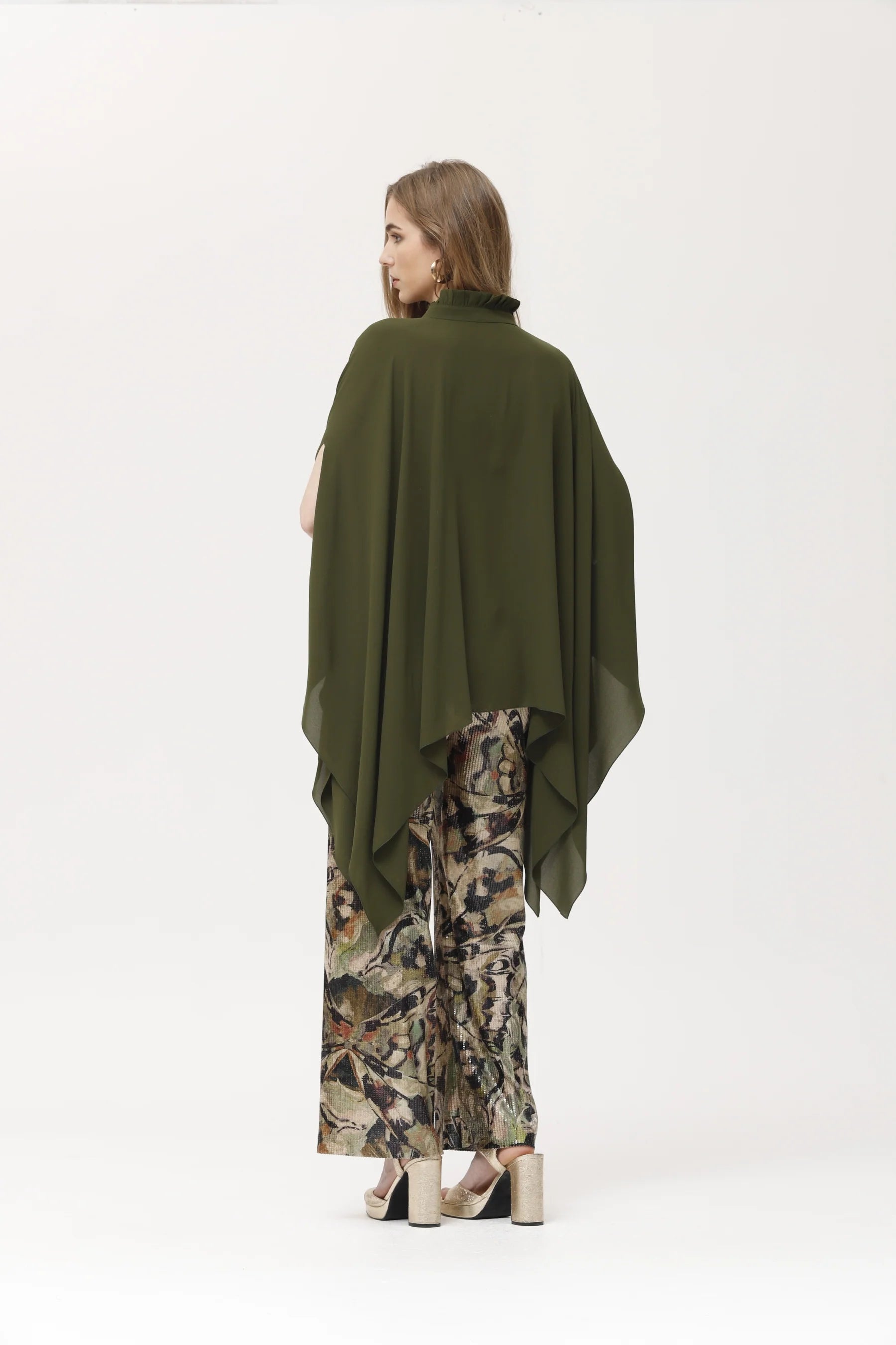 Capa OKY en gasa color musgo