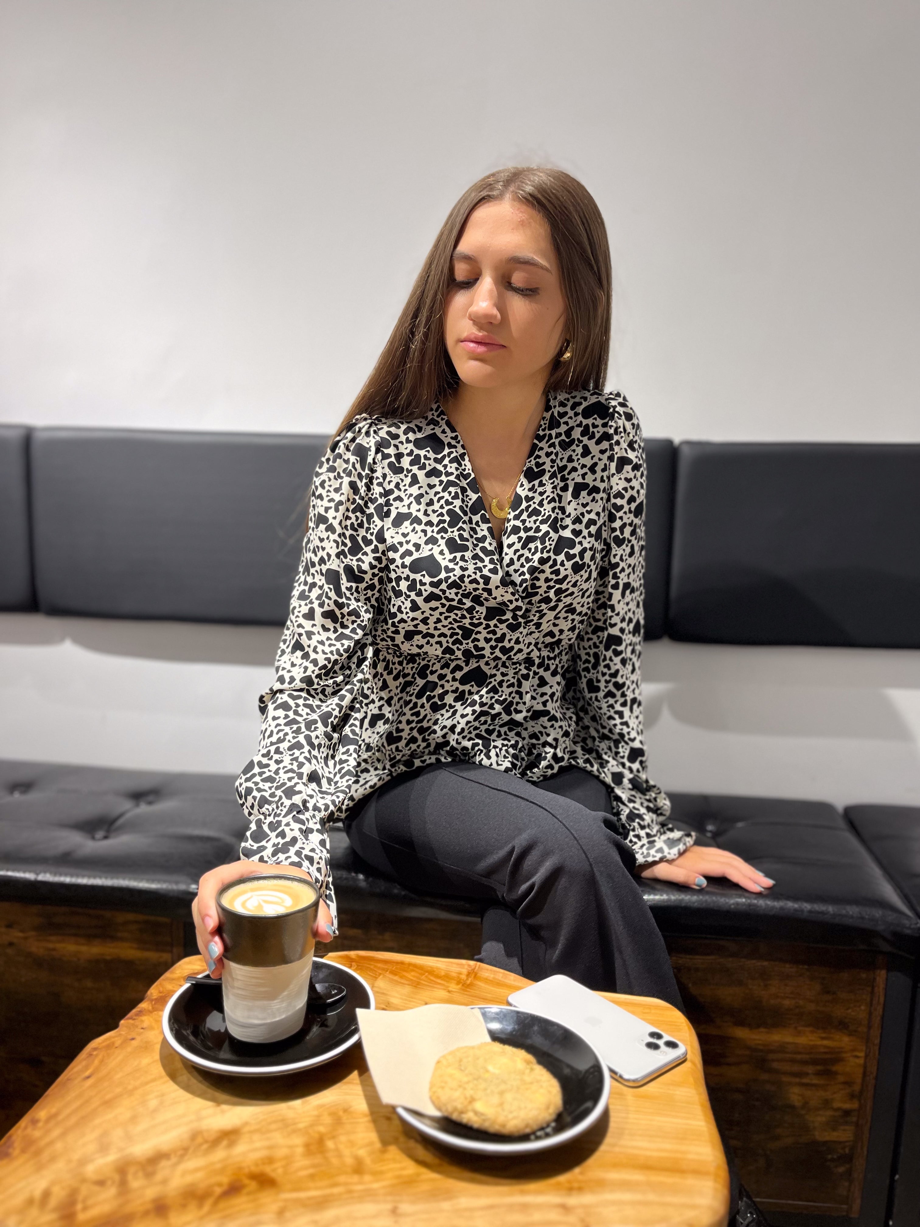 Blusa NO SECRETS cuello pico