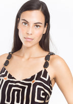 Top ALBA CONDE estampado étnico y tirante de fantasía