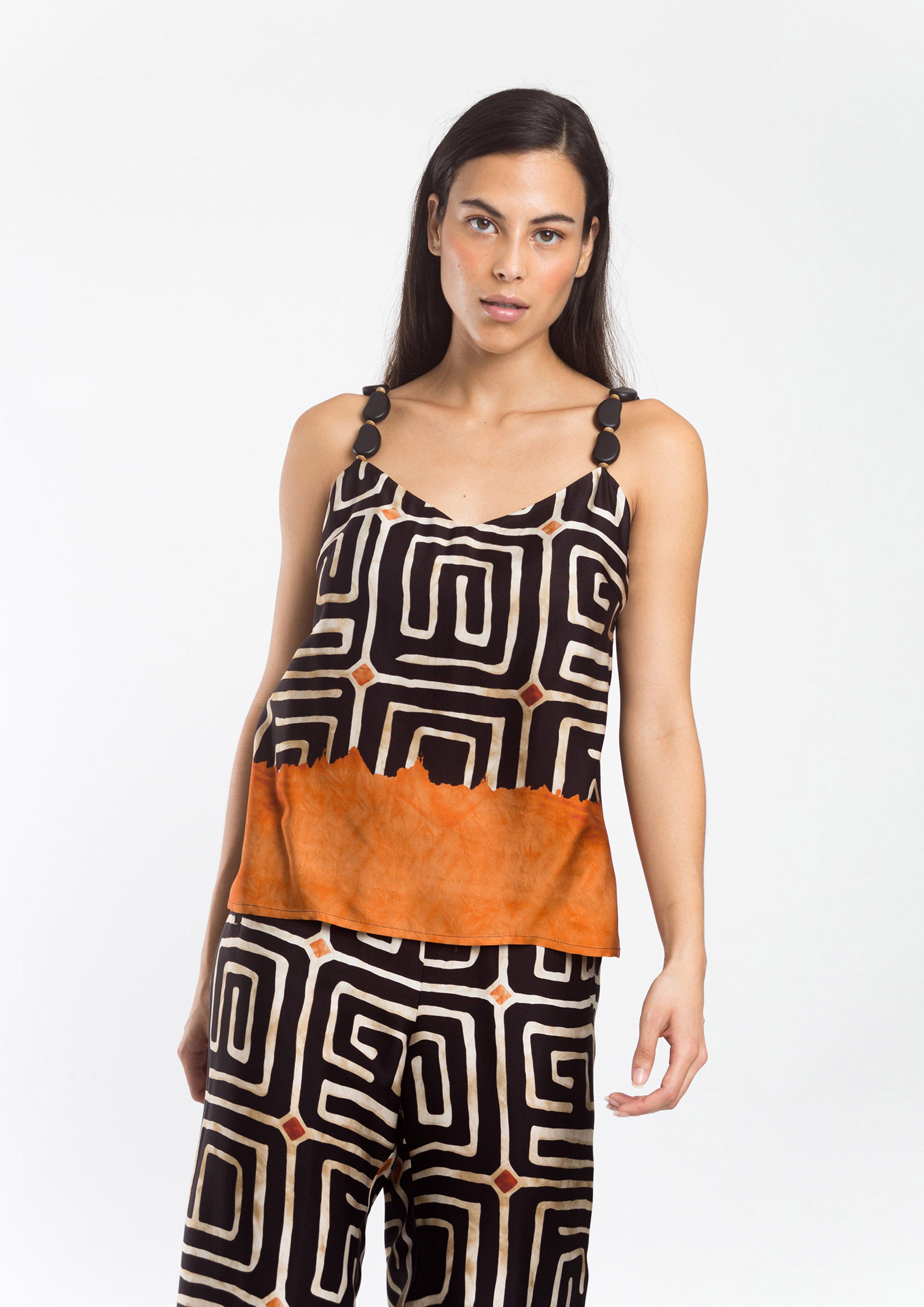 Top ALBA CONDE estampado étnico y tirante de fantasía