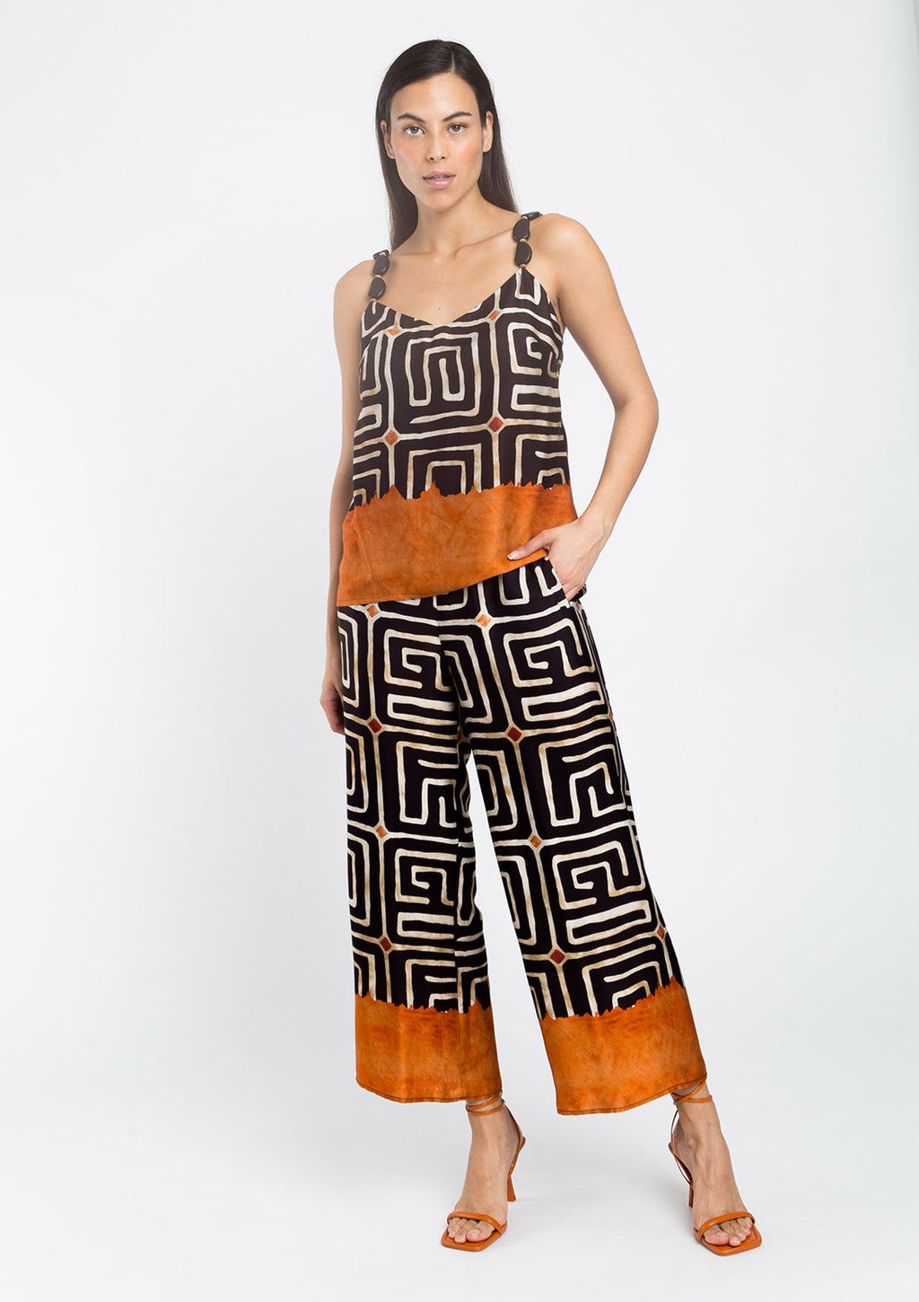 Top ALBA CONDE estampado étnico y tirante de fantasía