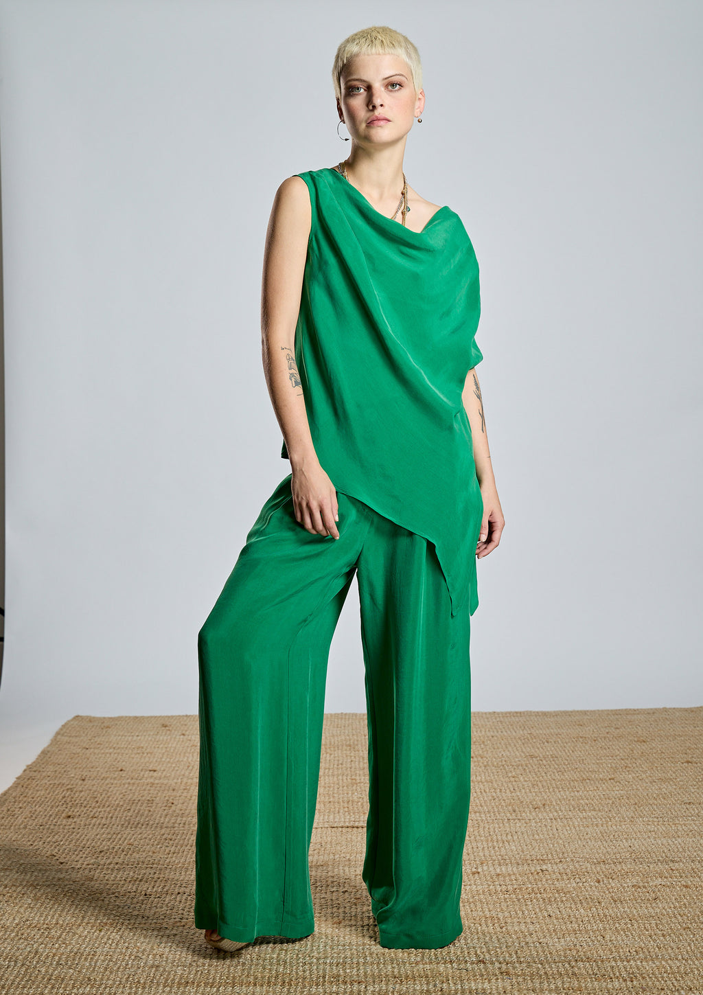 Blusa ALBA CONDE verde asimétrica