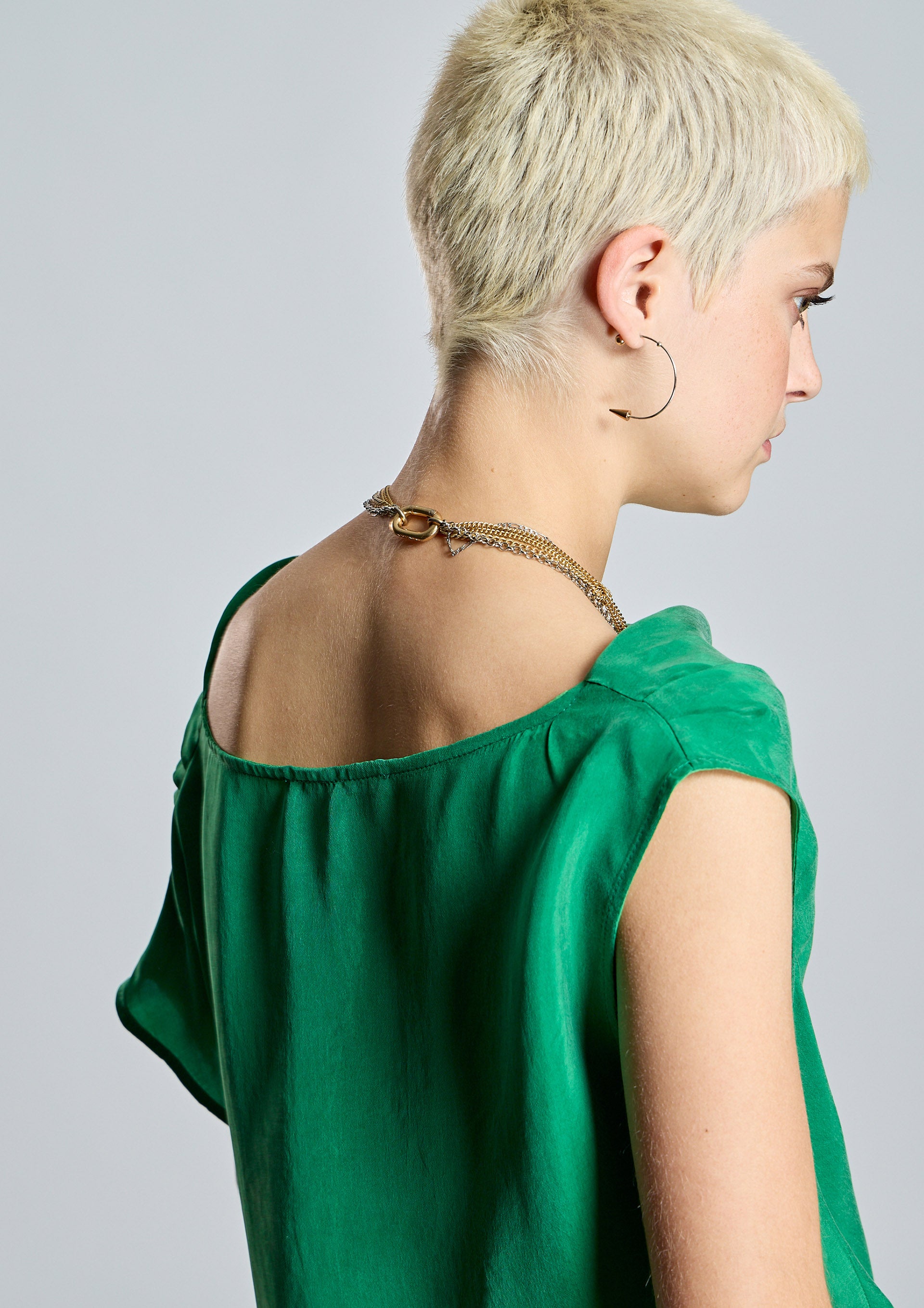 Blusa ALBA CONDE verde asimétrica