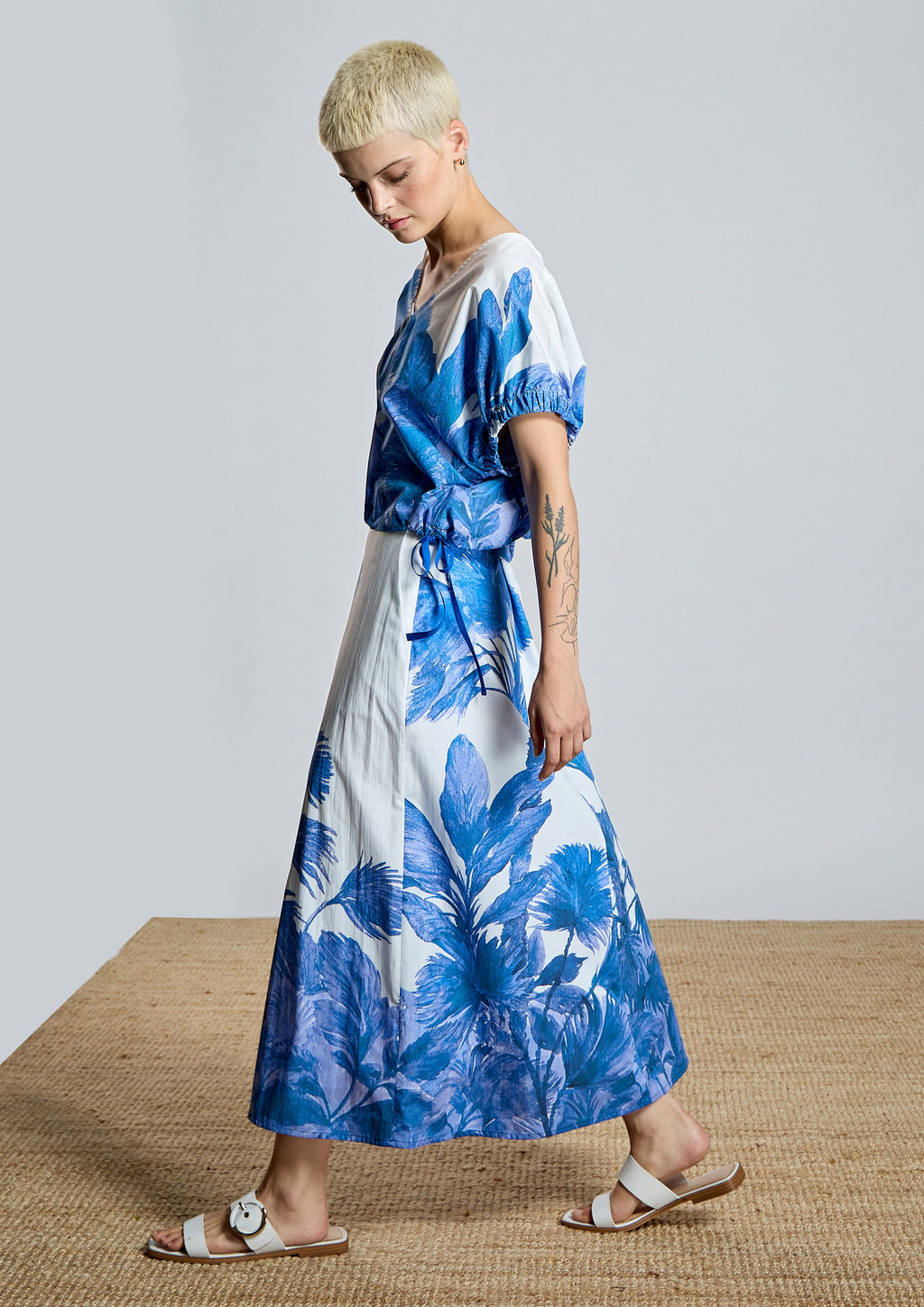 Blusa ALBA CONDE azul y blanca