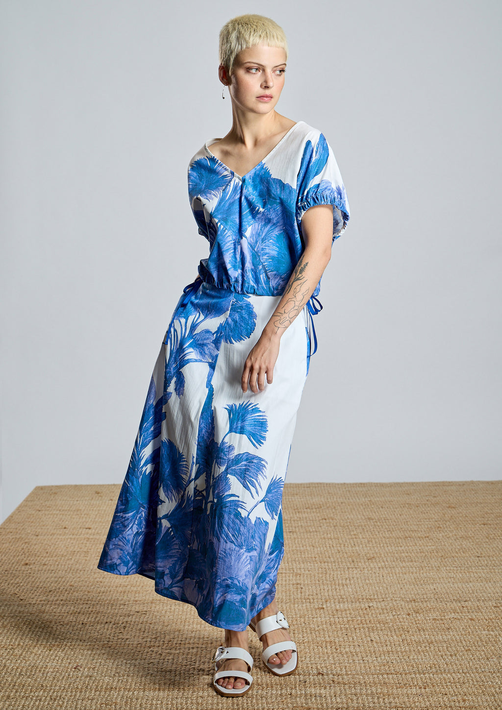 Blusa ALBA CONDE azul y blanca