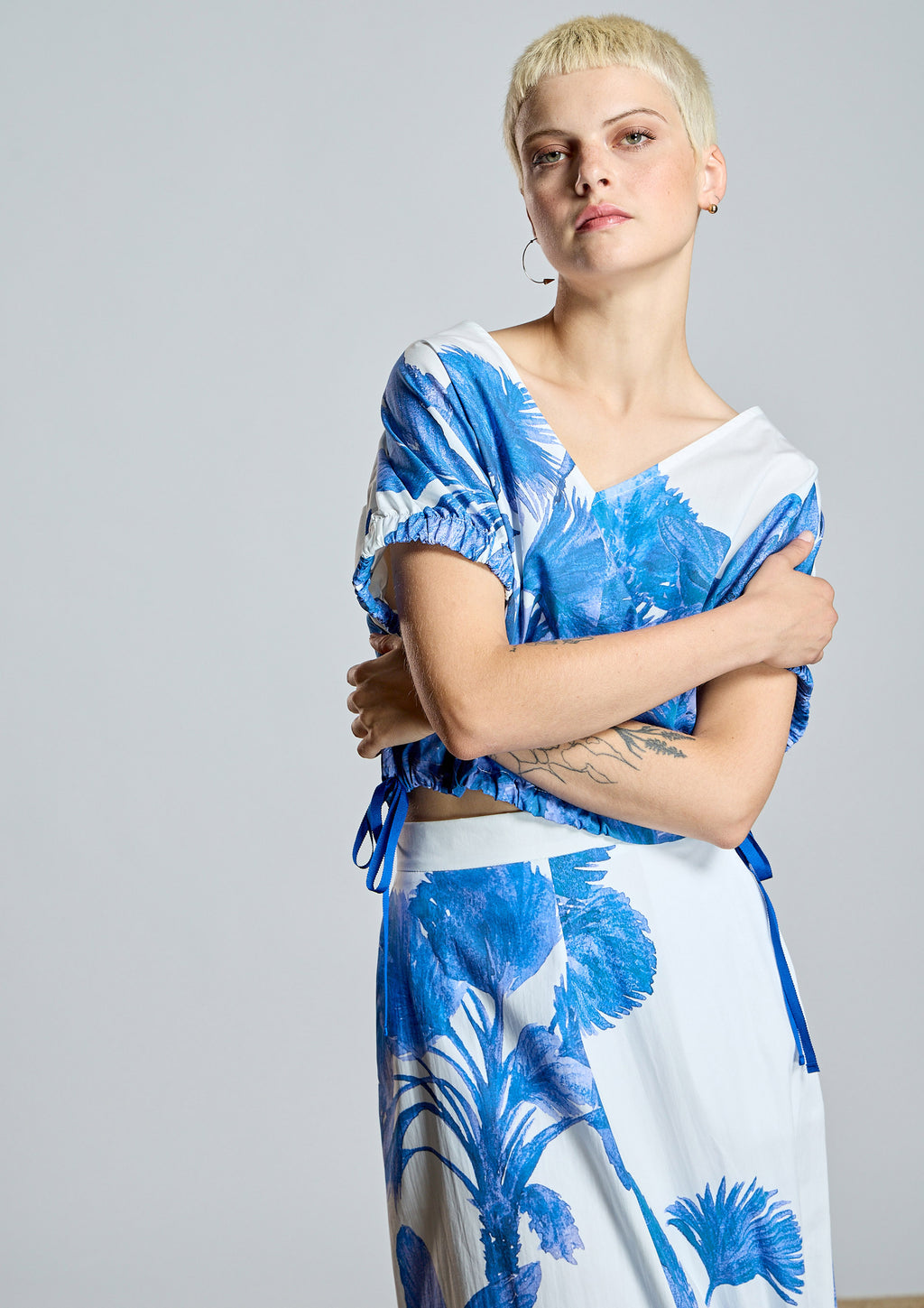 Blusa ALBA CONDE azul y blanca