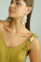 Top ALBA CONDE satinado verde oliva