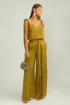 Top ALBA CONDE satinado verde oliva