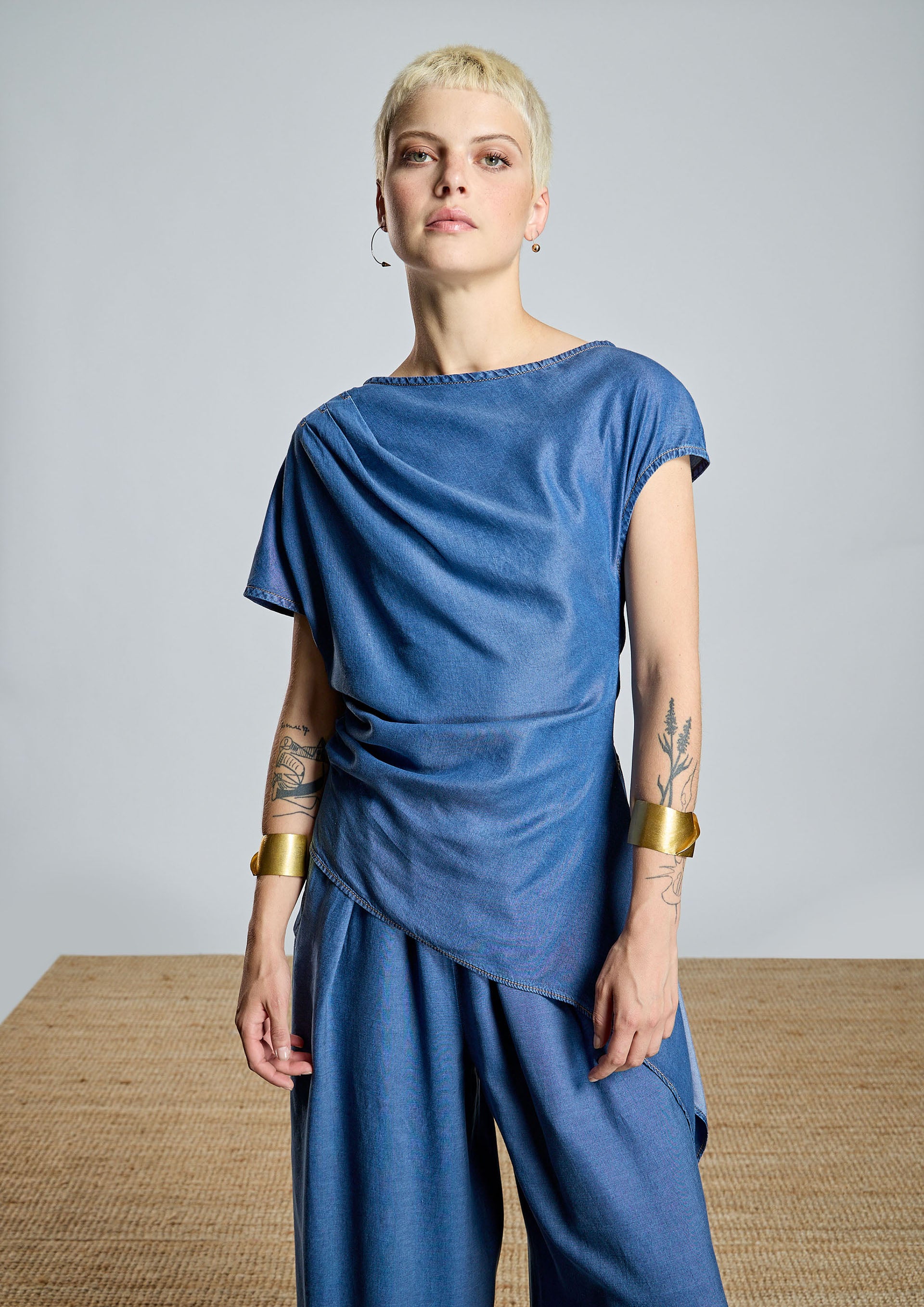 Blusa ALBA CONDE asimétrica de tencel