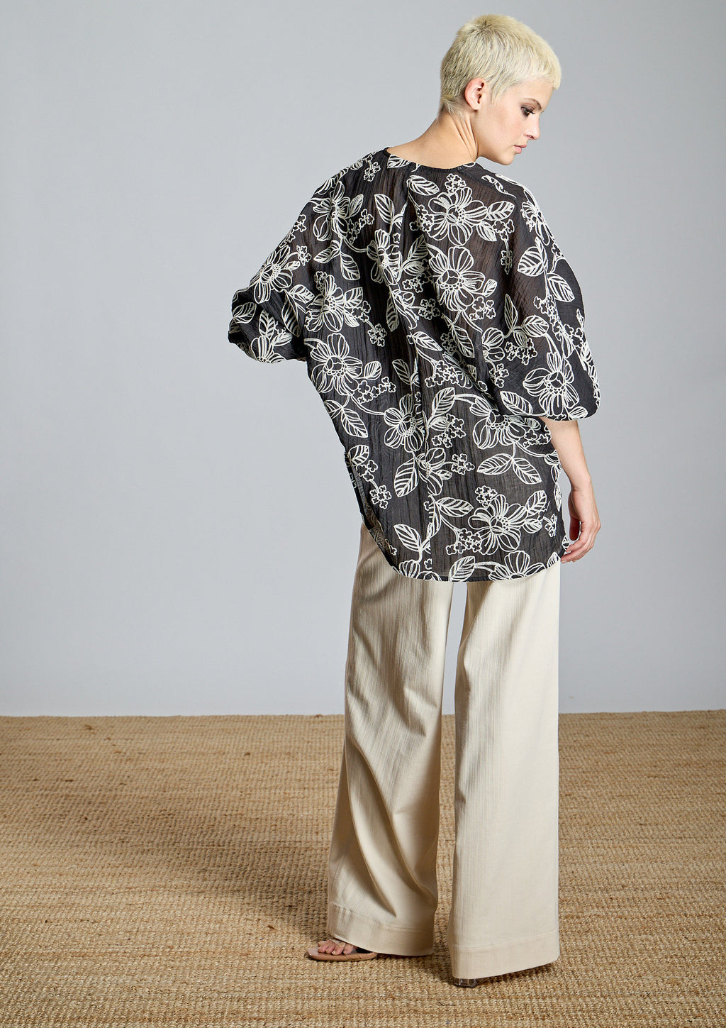 Blusa ALBA CONDE bordada negra