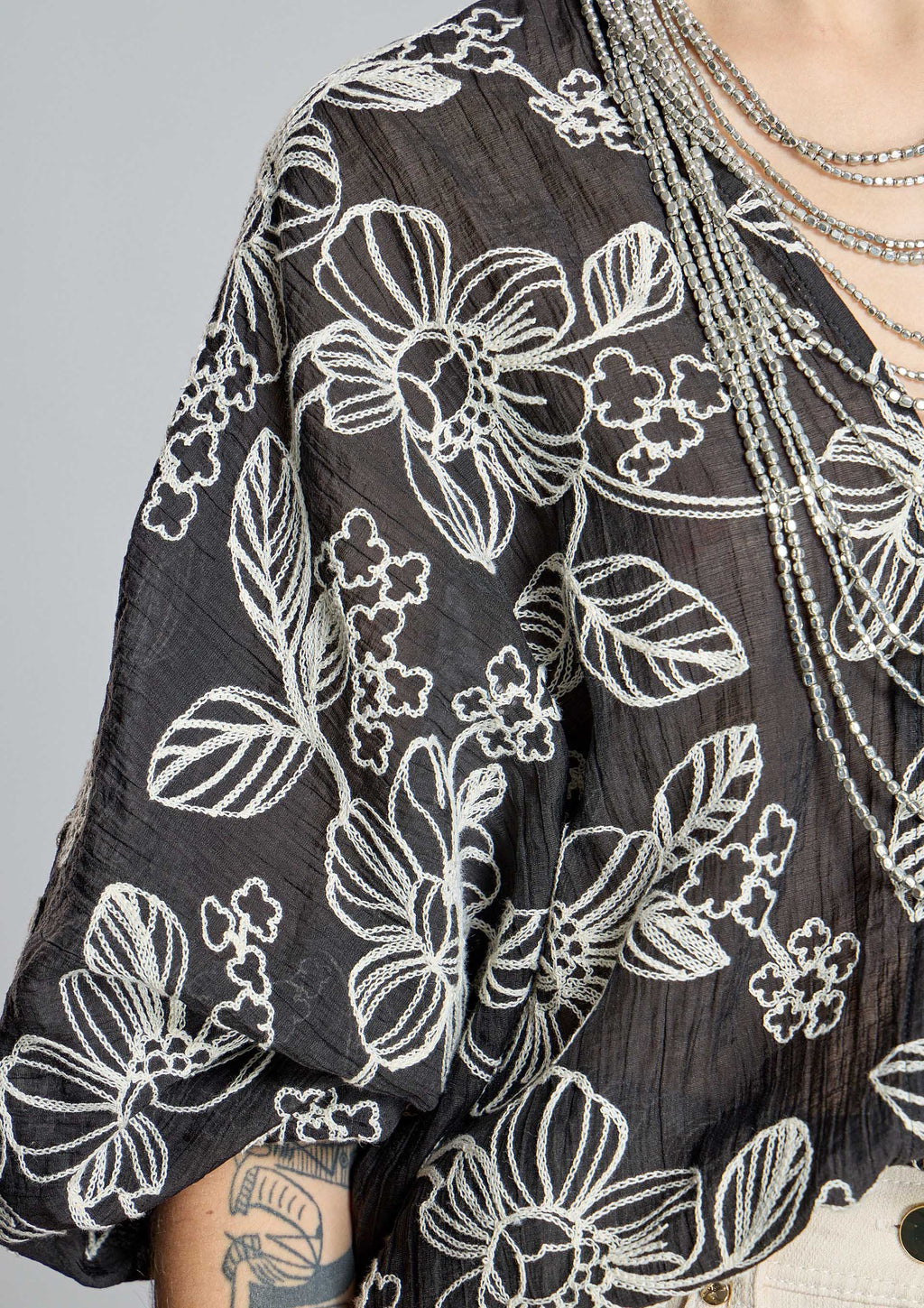 Blusa ALBA CONDE bordada negra