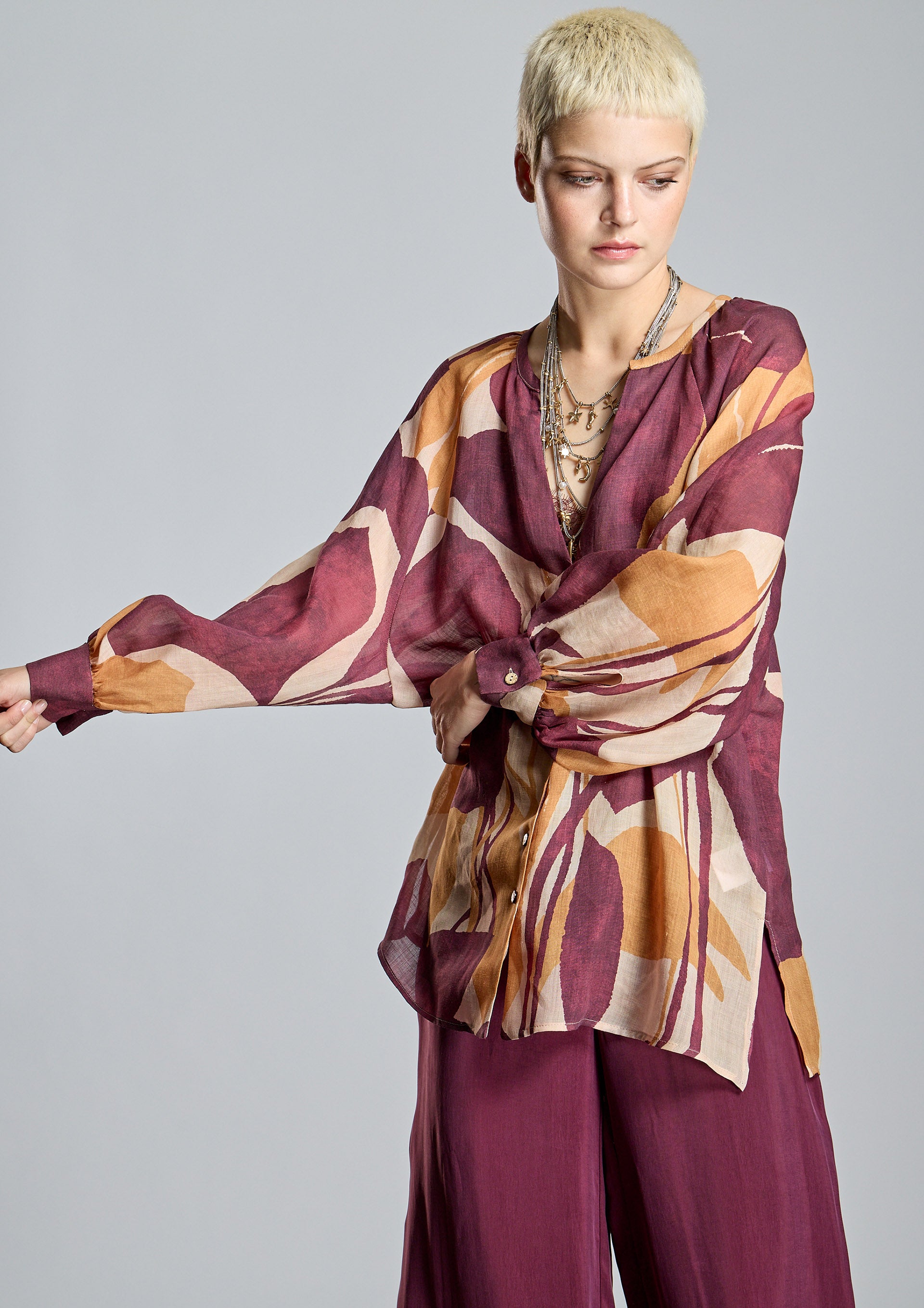 Blusa ALBA CONDE estampado granate
