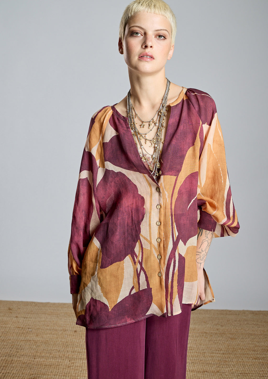 Blusa ALBA CONDE estampado granate