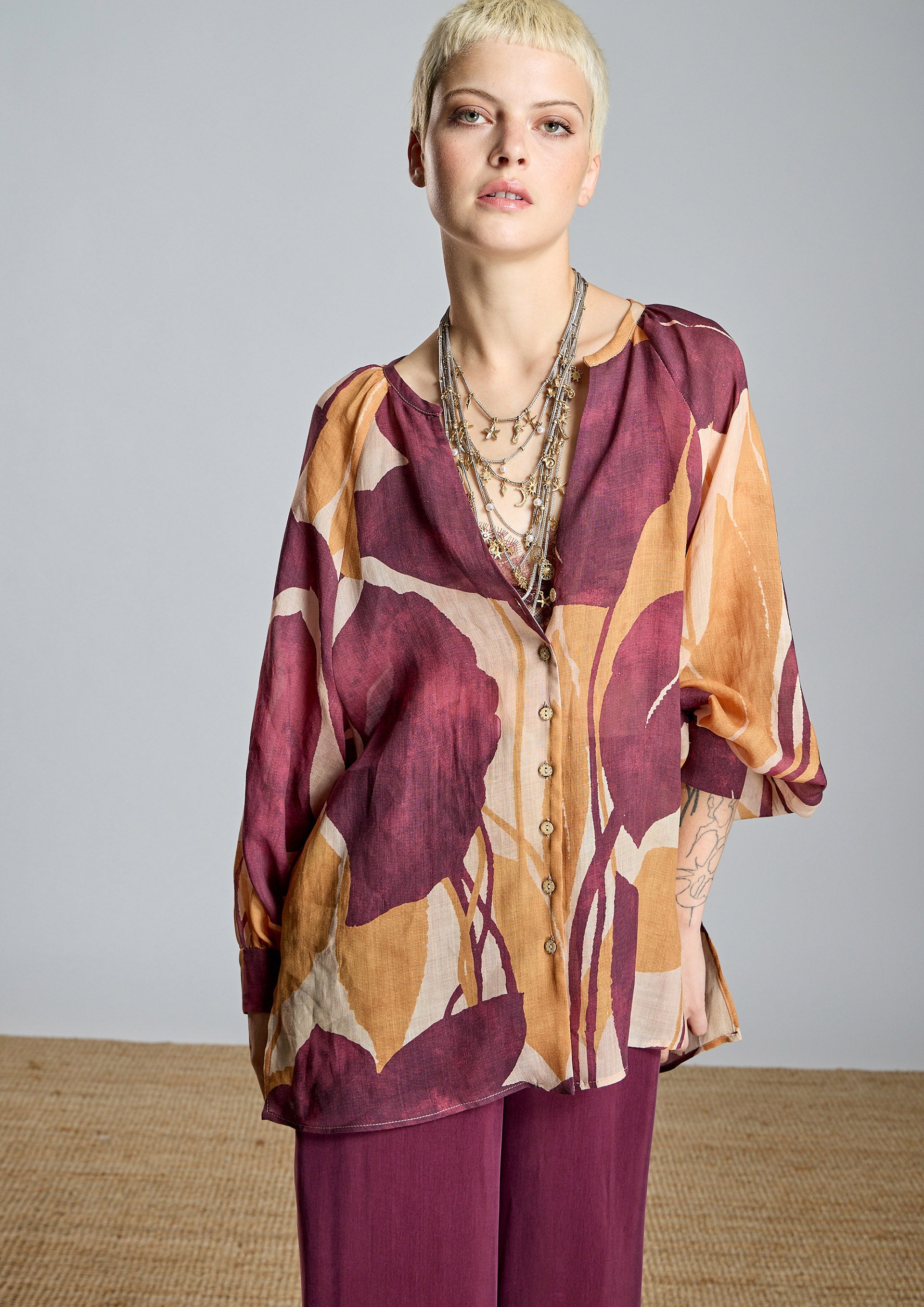 Blusa ALBA CONDE estampado granate