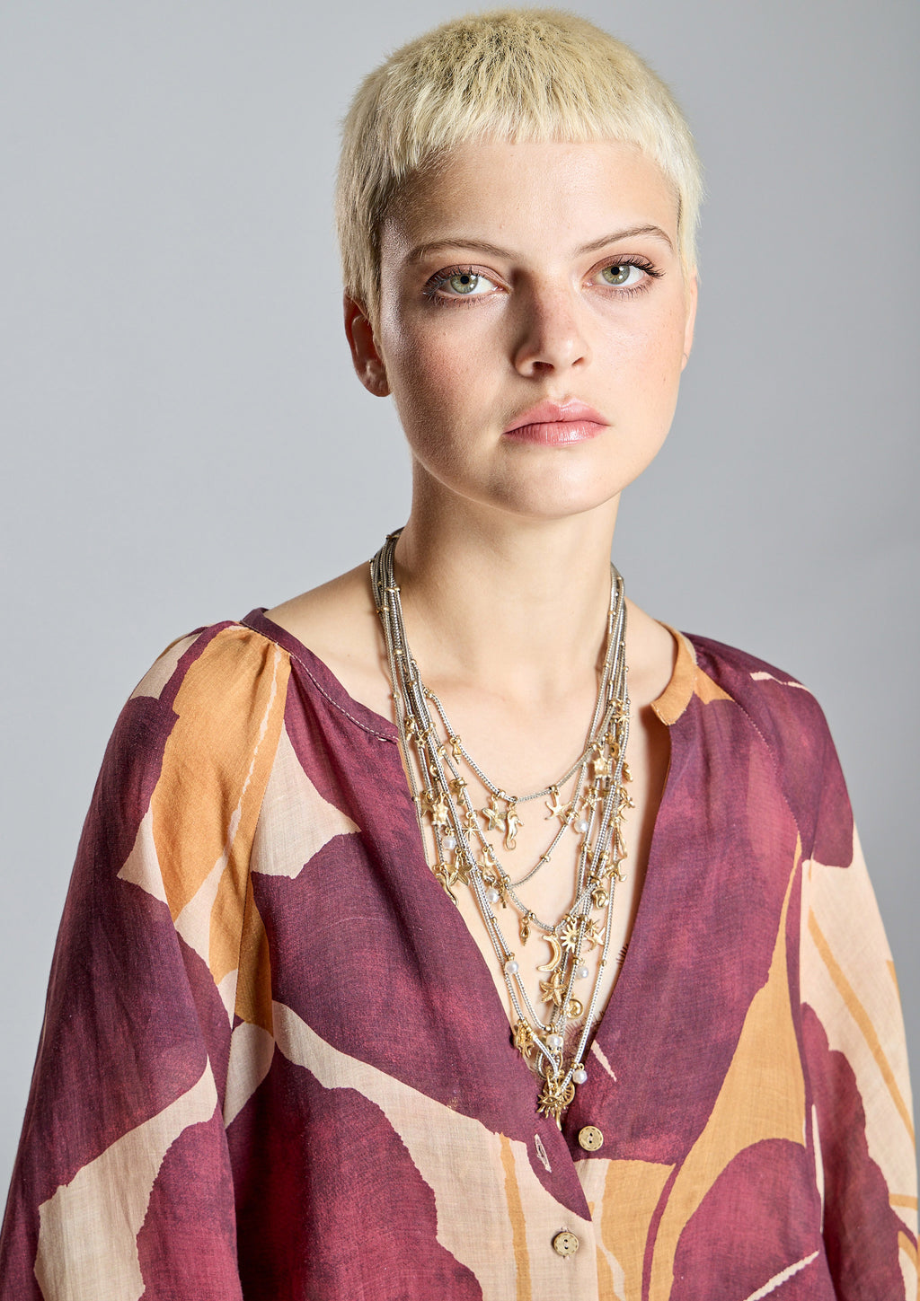 Blusa ALBA CONDE estampado granate