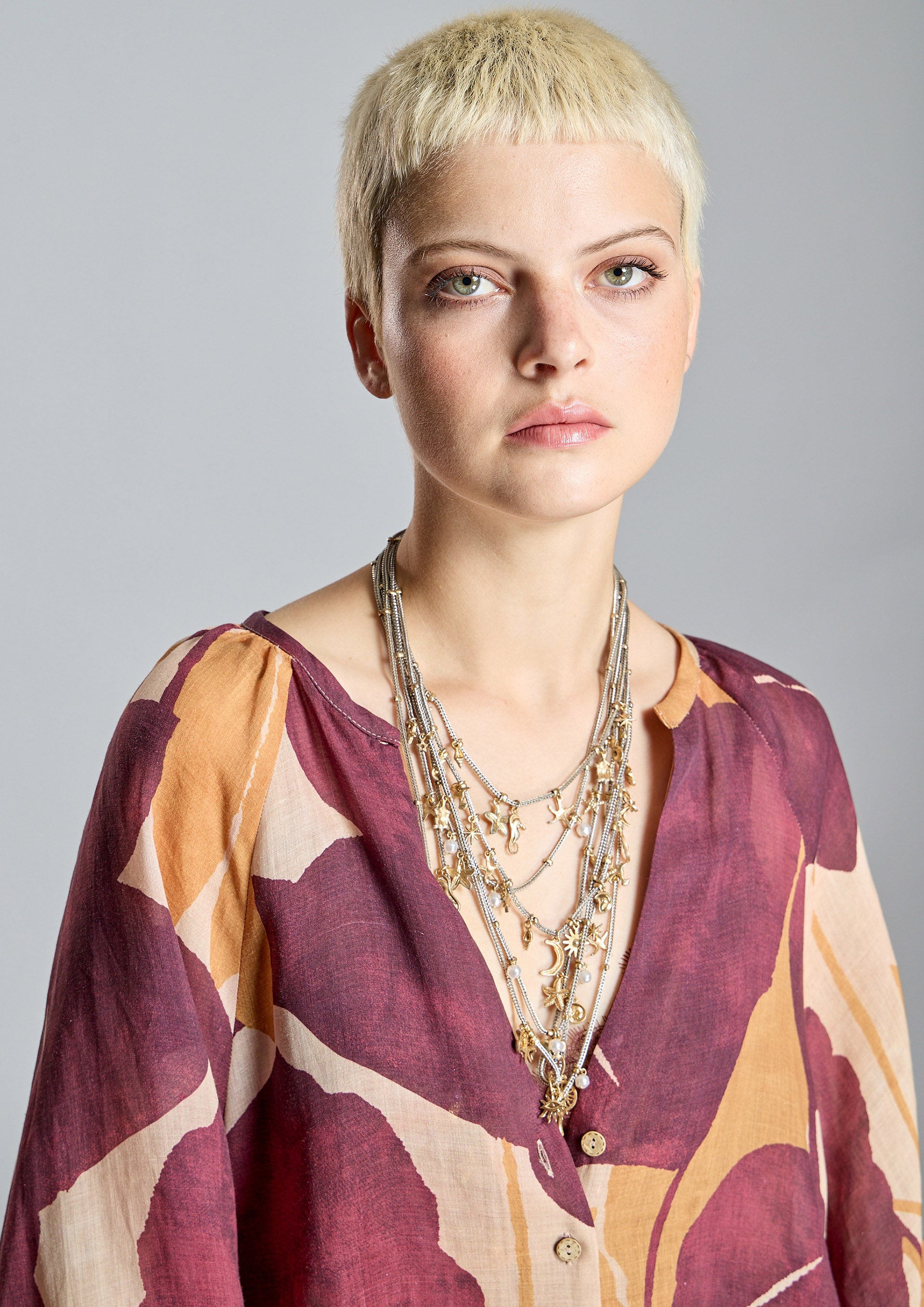 Blusa ALBA CONDE estampado granate