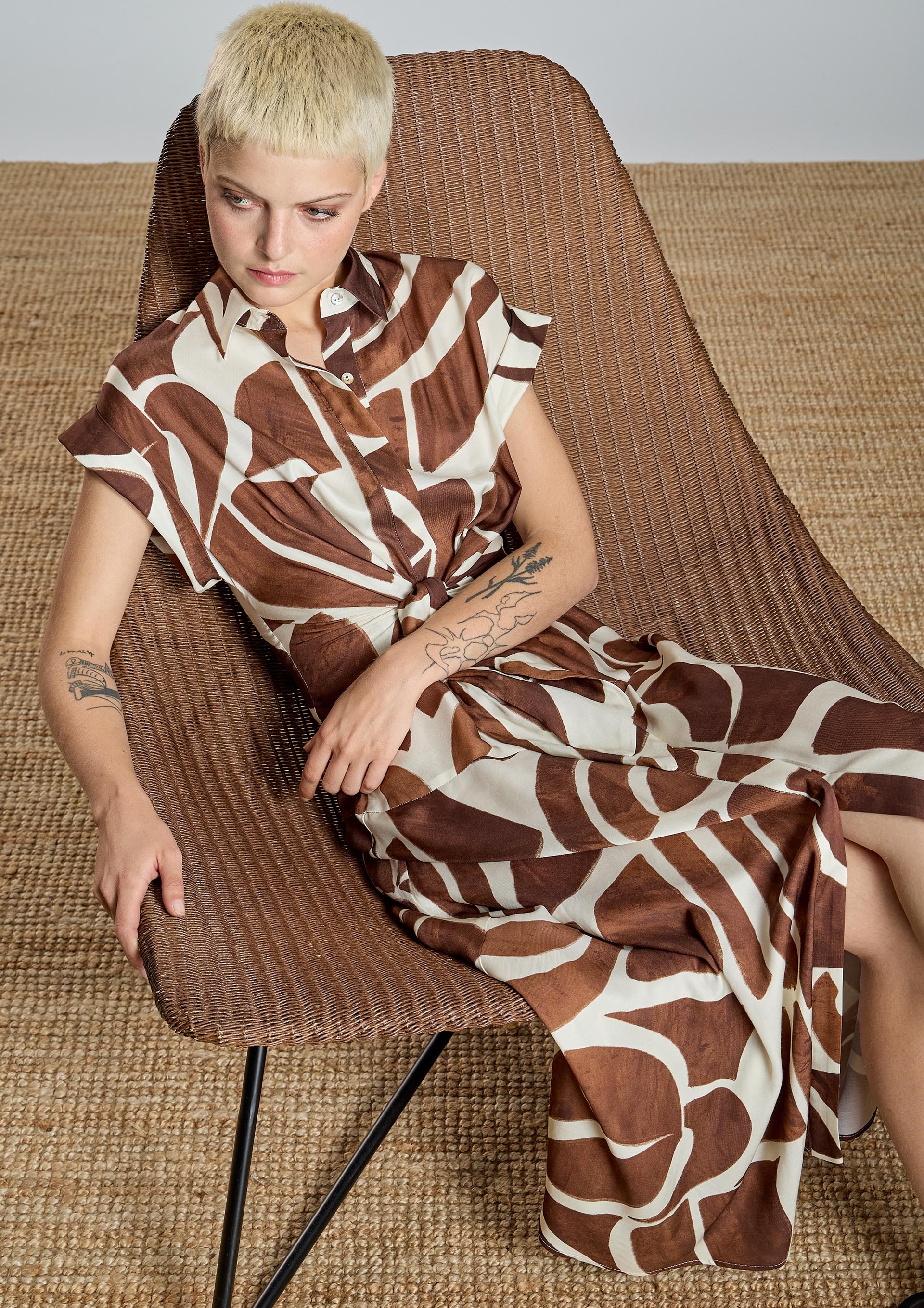 Vestido ALBA CONDE camisero estampado marrón