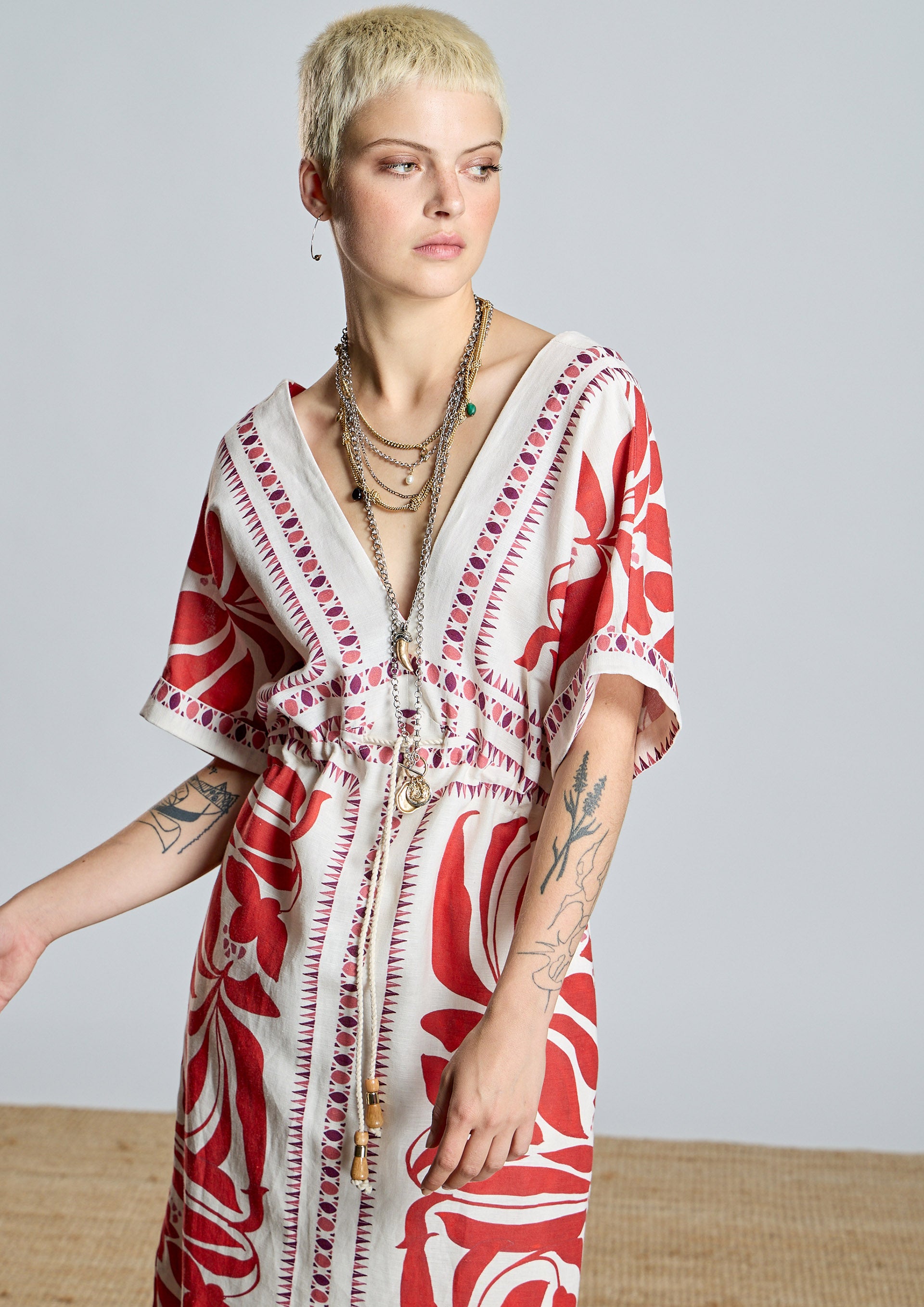 Vestido ALBA CONDE midi estampado étnico rojo