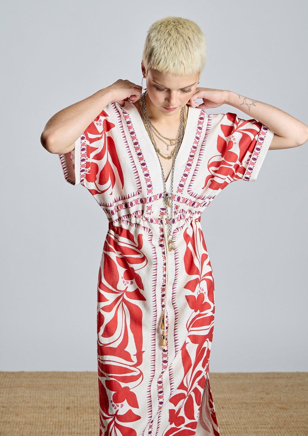 Vestido ALBA CONDE midi estampado étnico rojo