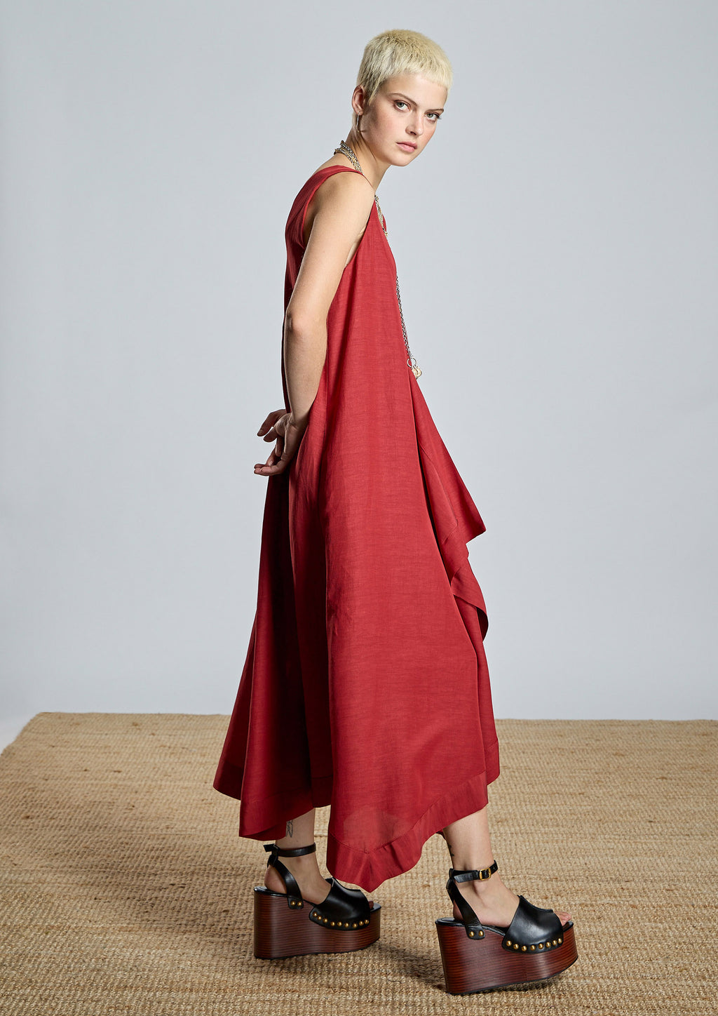 Vestido ALBA CONDE rojo con volante