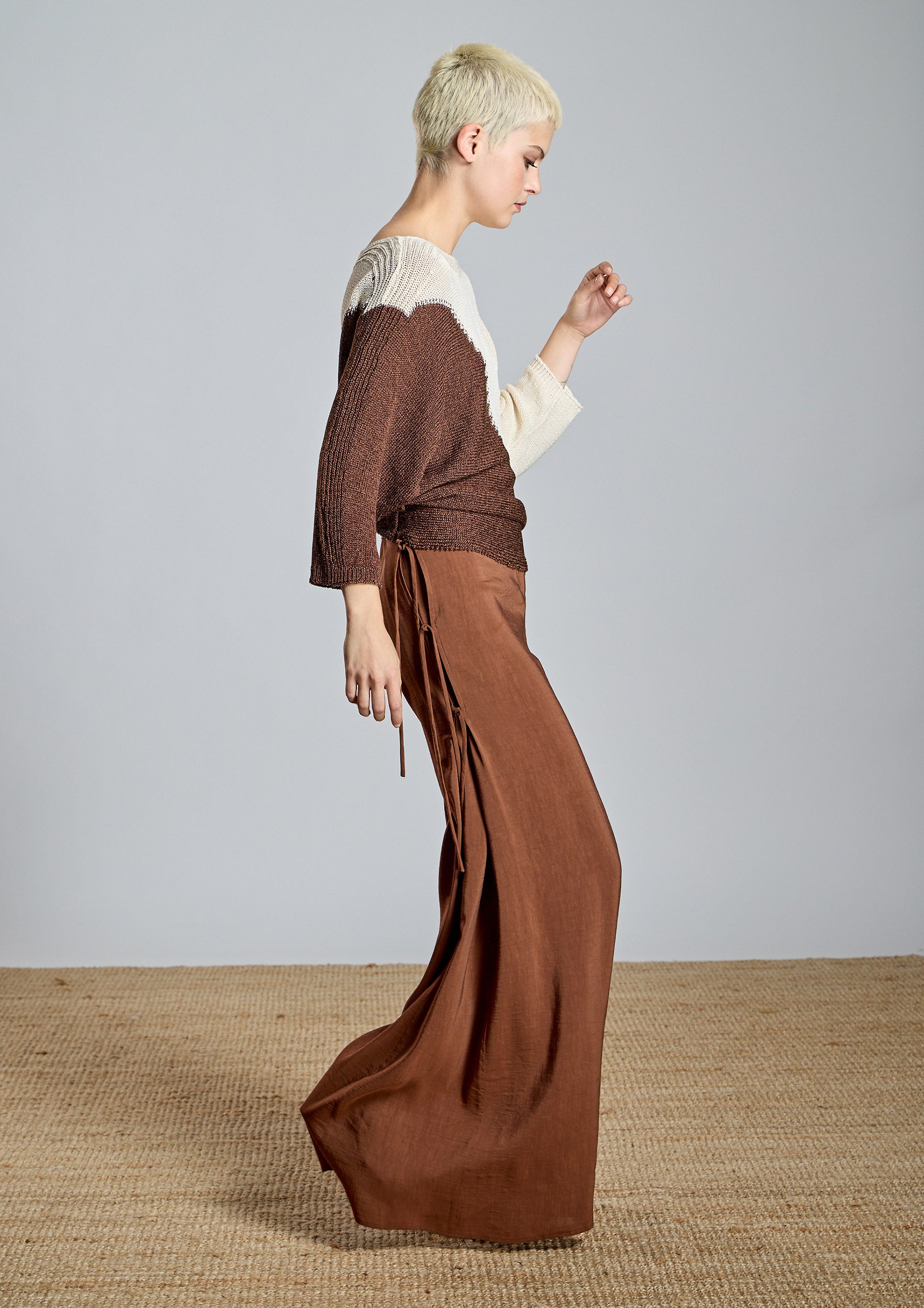 Pantalón ALBA CONDE fluido marrón