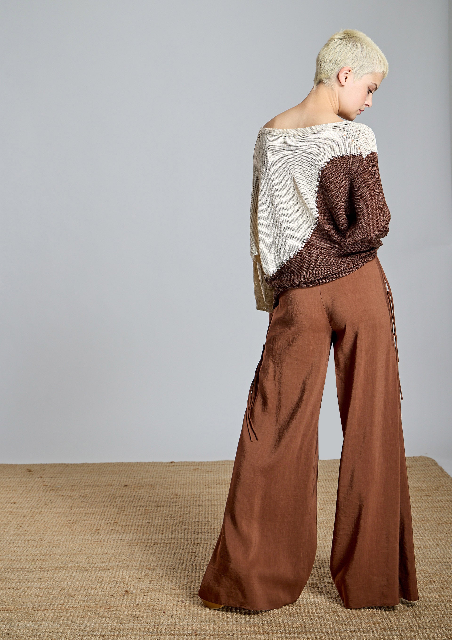 Pantalón ALBA CONDE fluido marrón