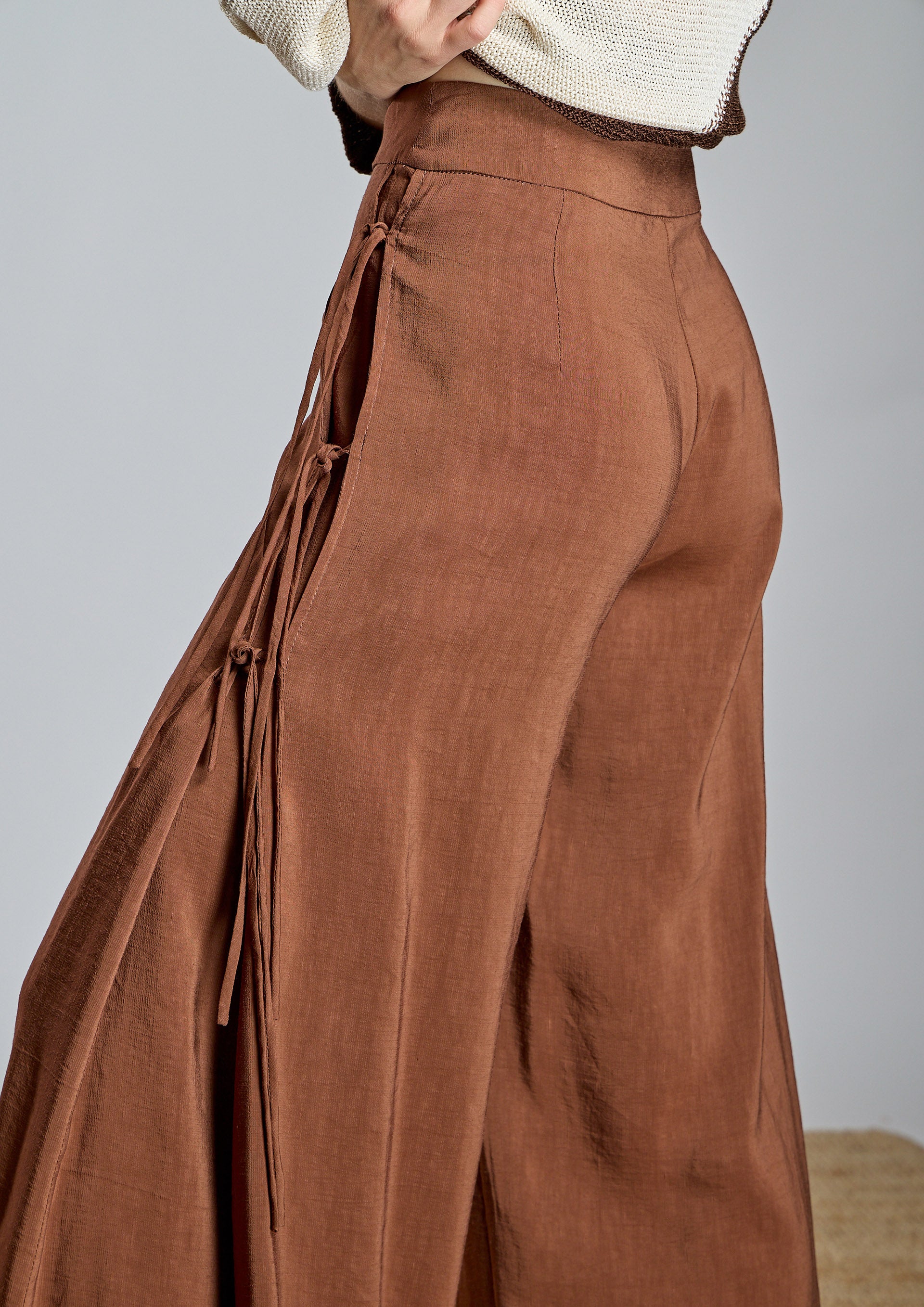 Pantalón ALBA CONDE fluido marrón