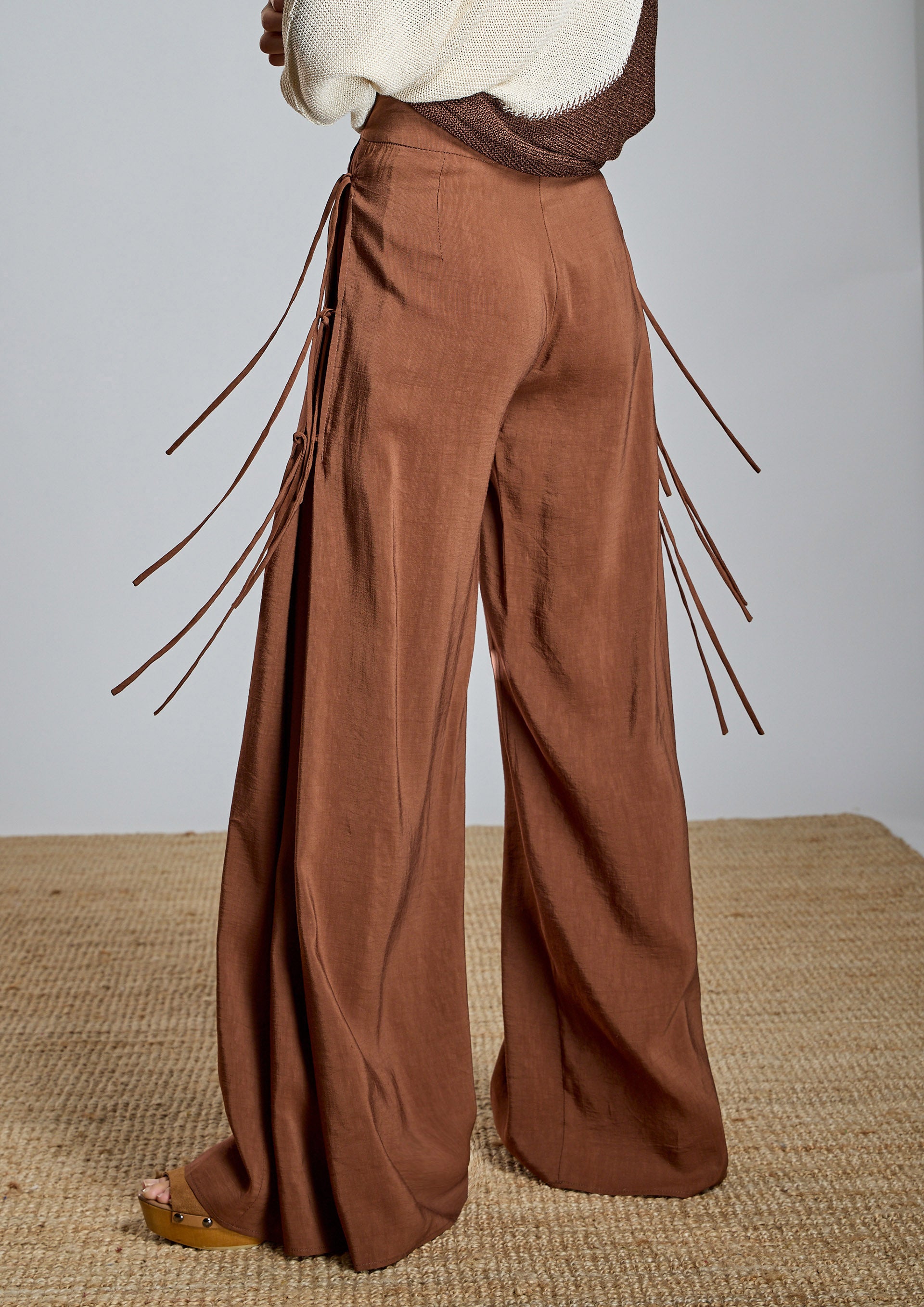 Pantalón ALBA CONDE fluido marrón