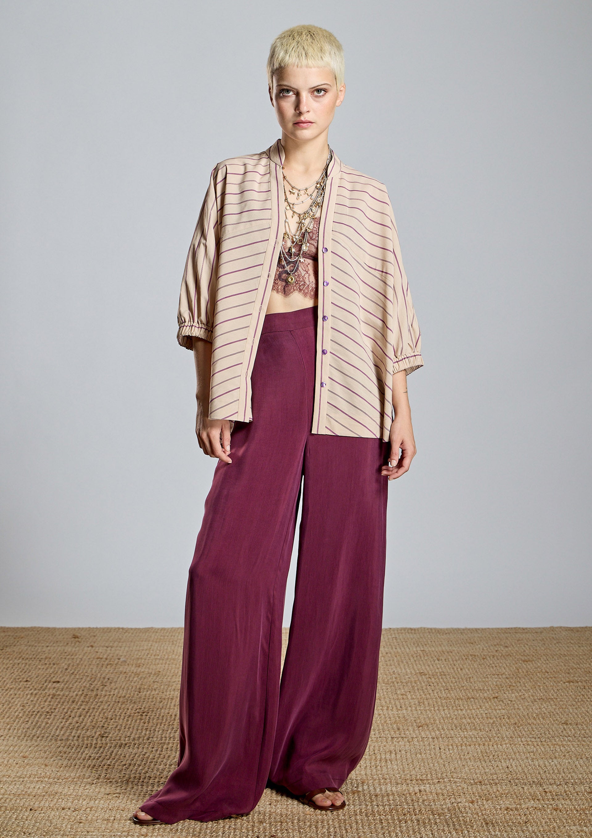 Pantalón ALBA CONDE fluido granate