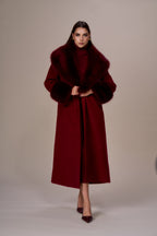 Abrigo NO SECRETS largo color burdeos