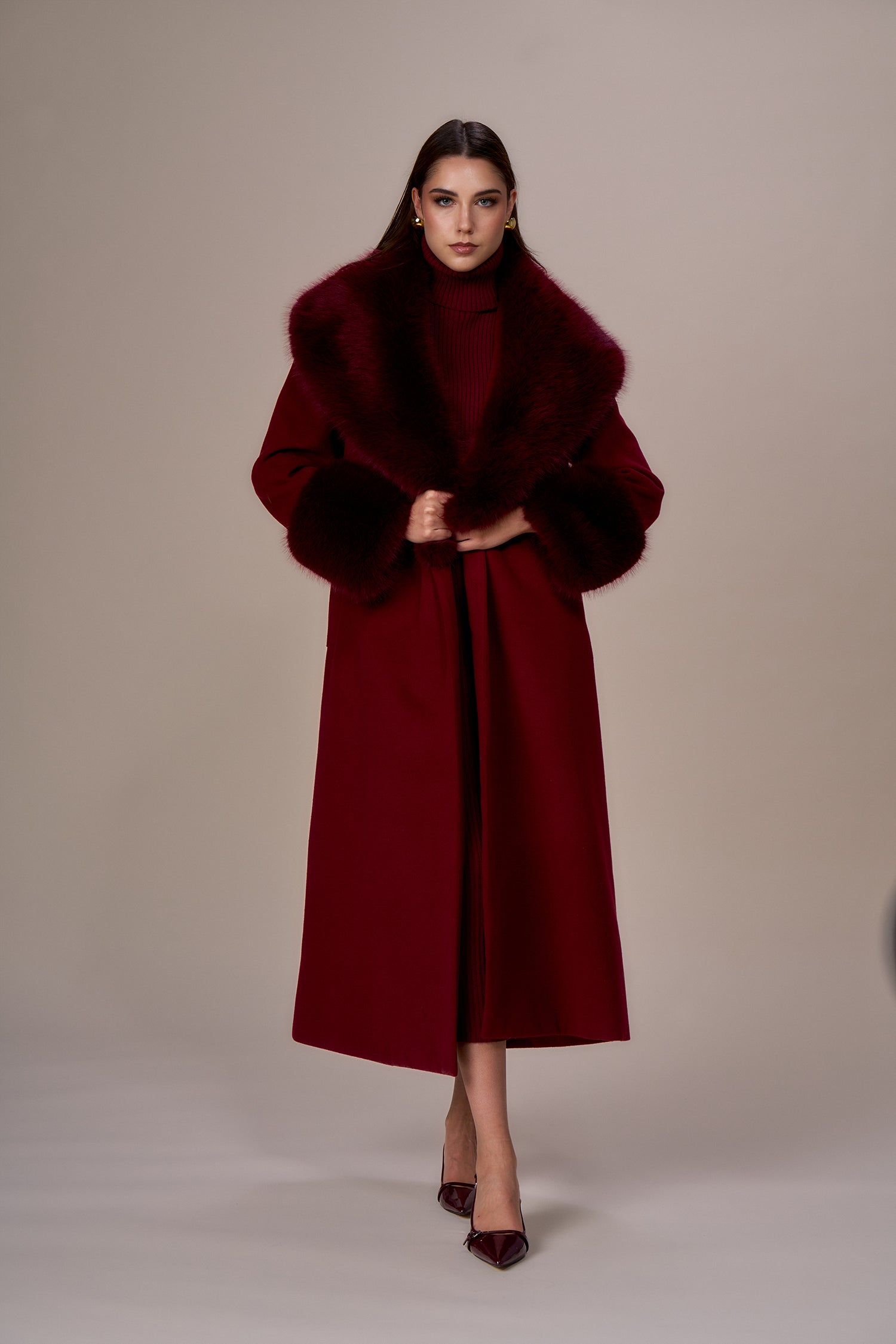 Abrigo NO SECRETS largo color burdeos